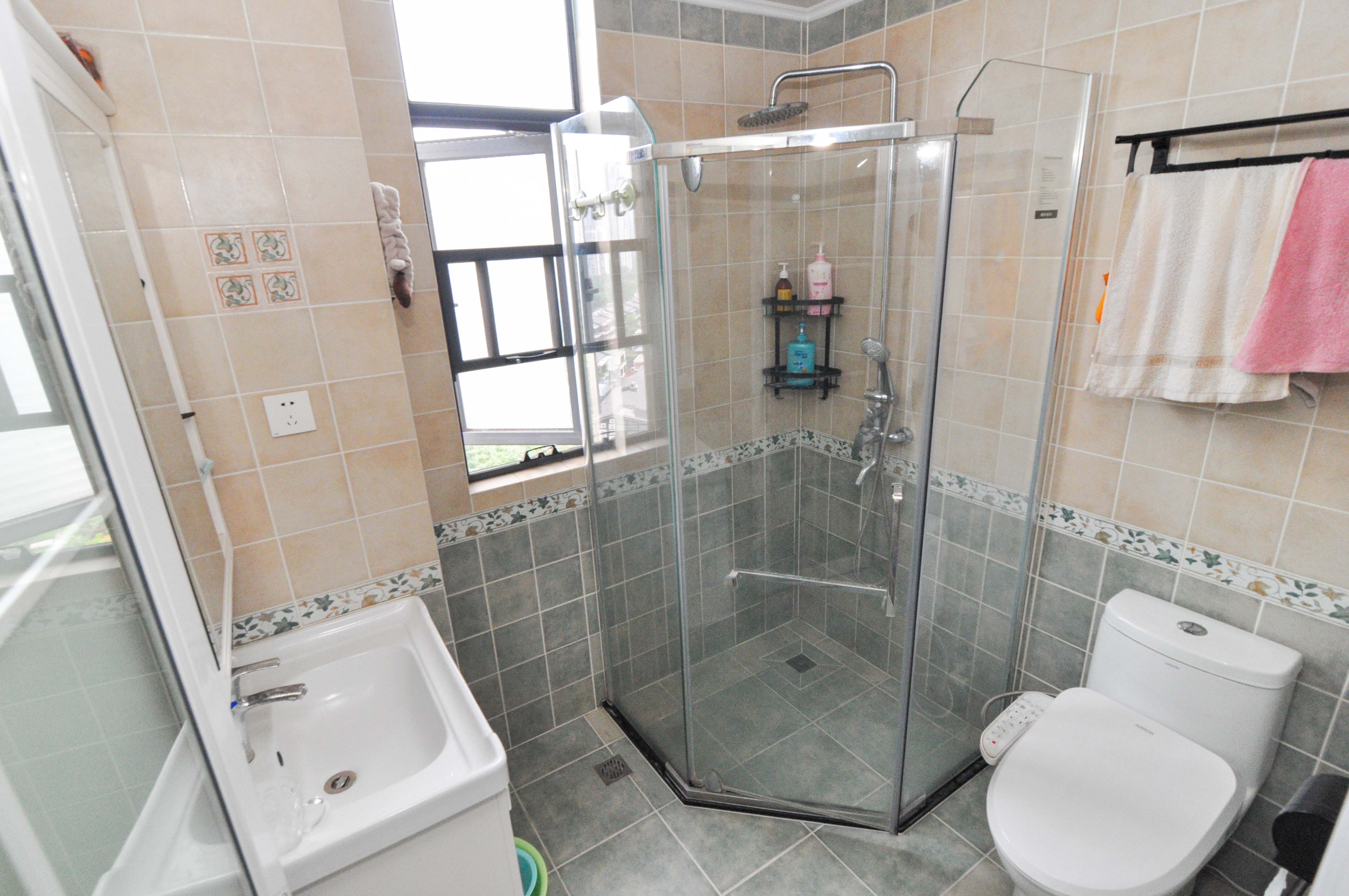 长房梅溪香山  4室2厅2卫    369.0万卫生间