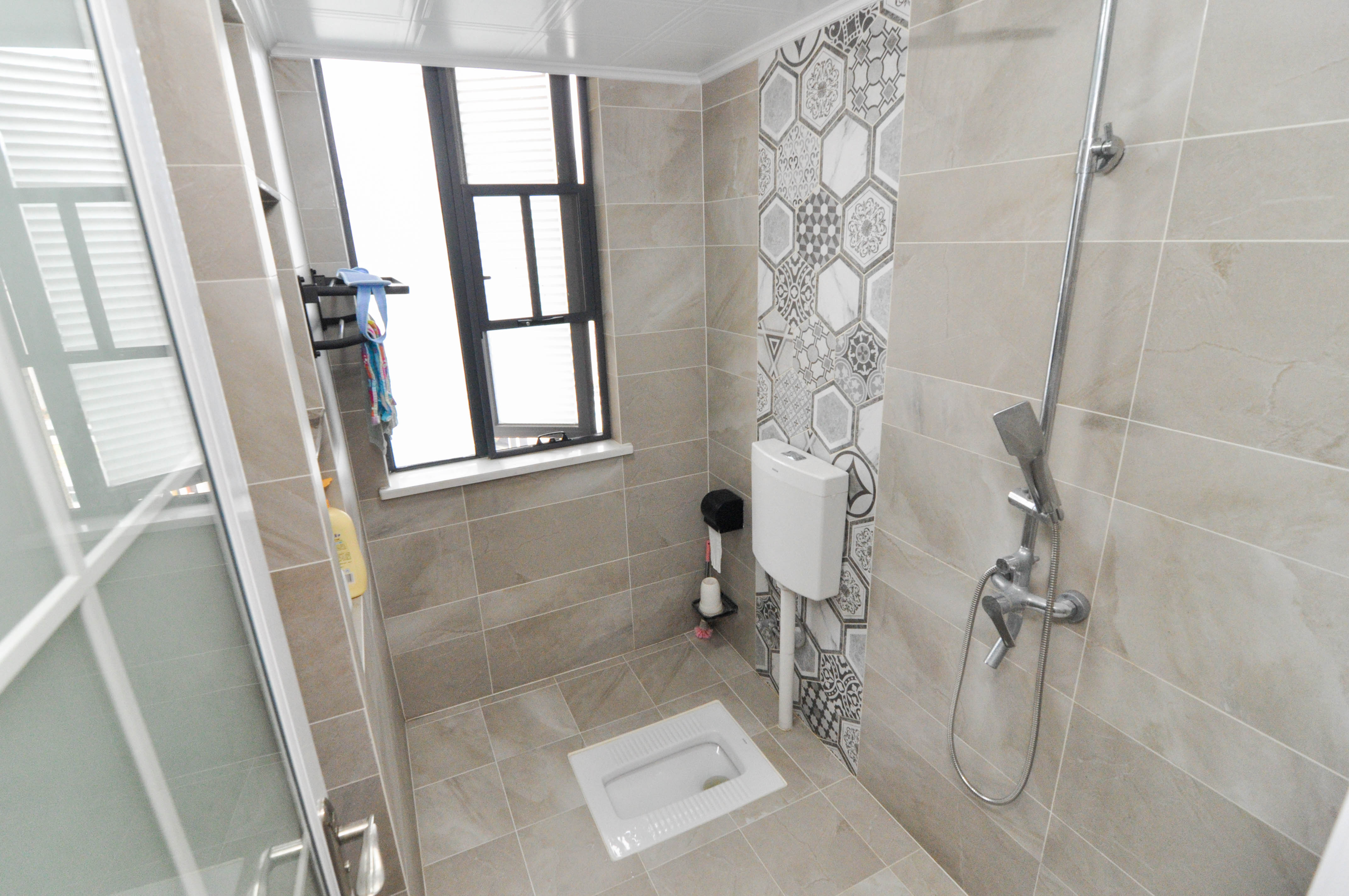 长房梅溪香山  4室2厅2卫    369.0万卫生间