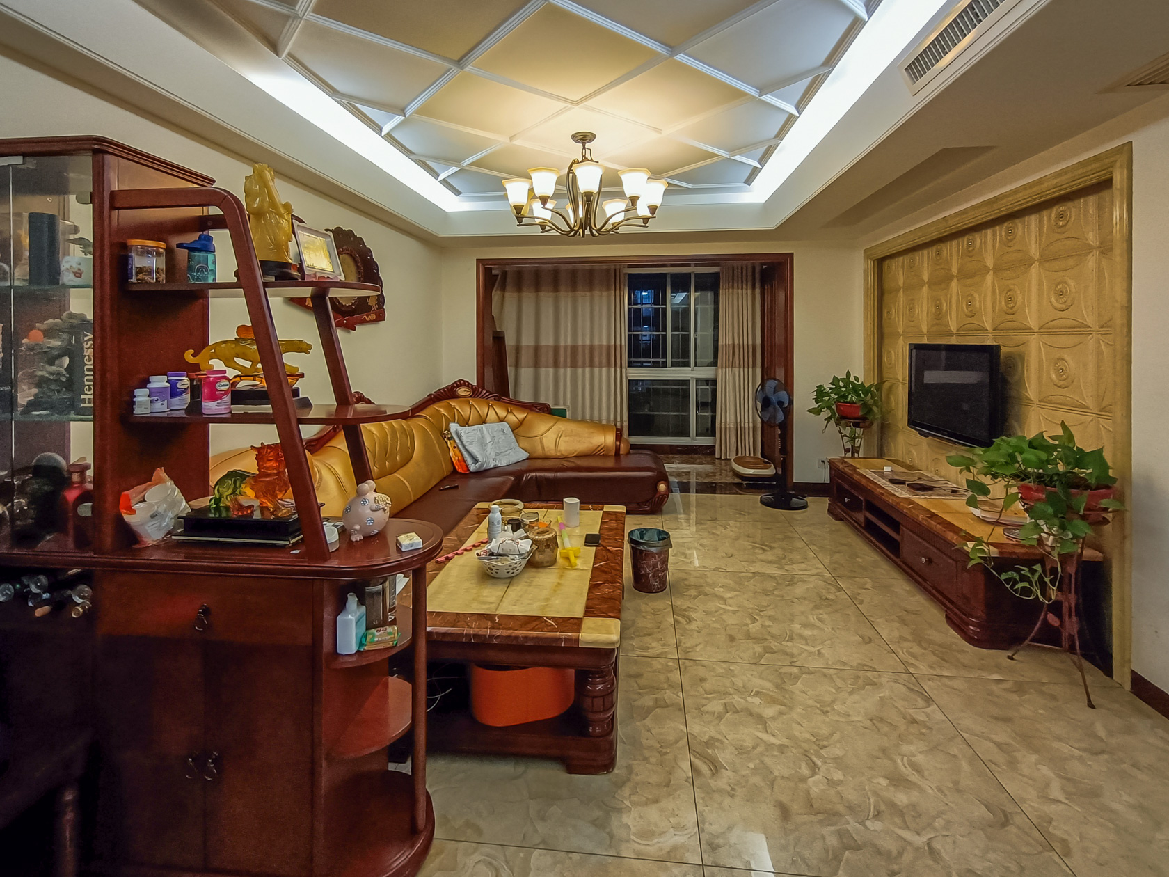 尚都花园城 4室2厅2卫 89.8万 尚都花园城 4室2厅2卫 89.8万客厅