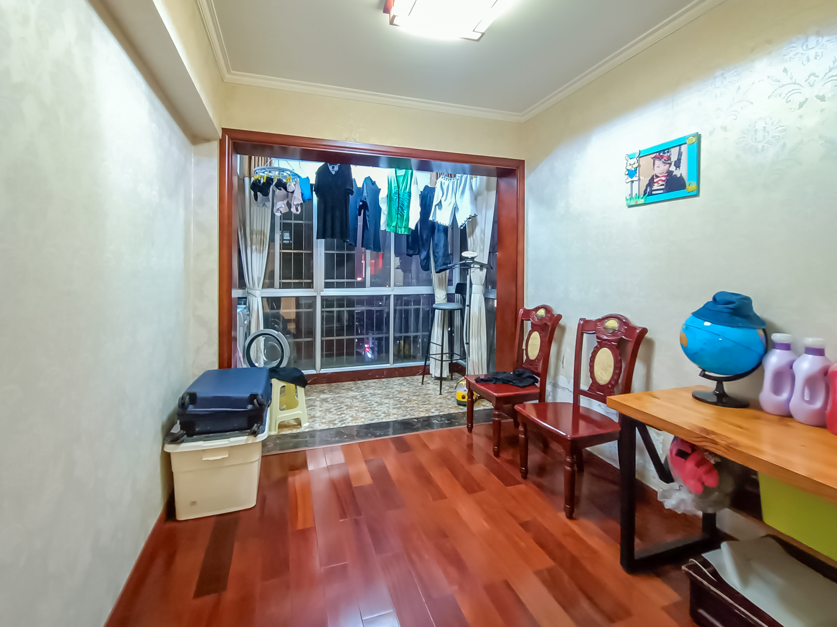 尚都花园城  4室2厅2卫    89.8万客厅