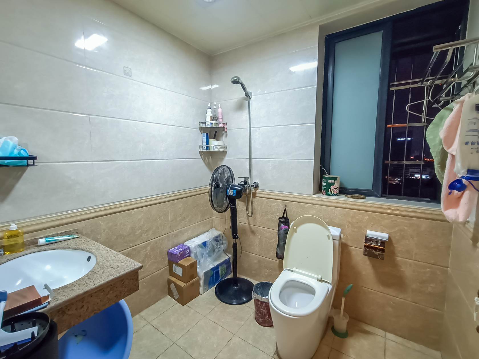 尚都花园城  4室2厅2卫    89.8万卫生间