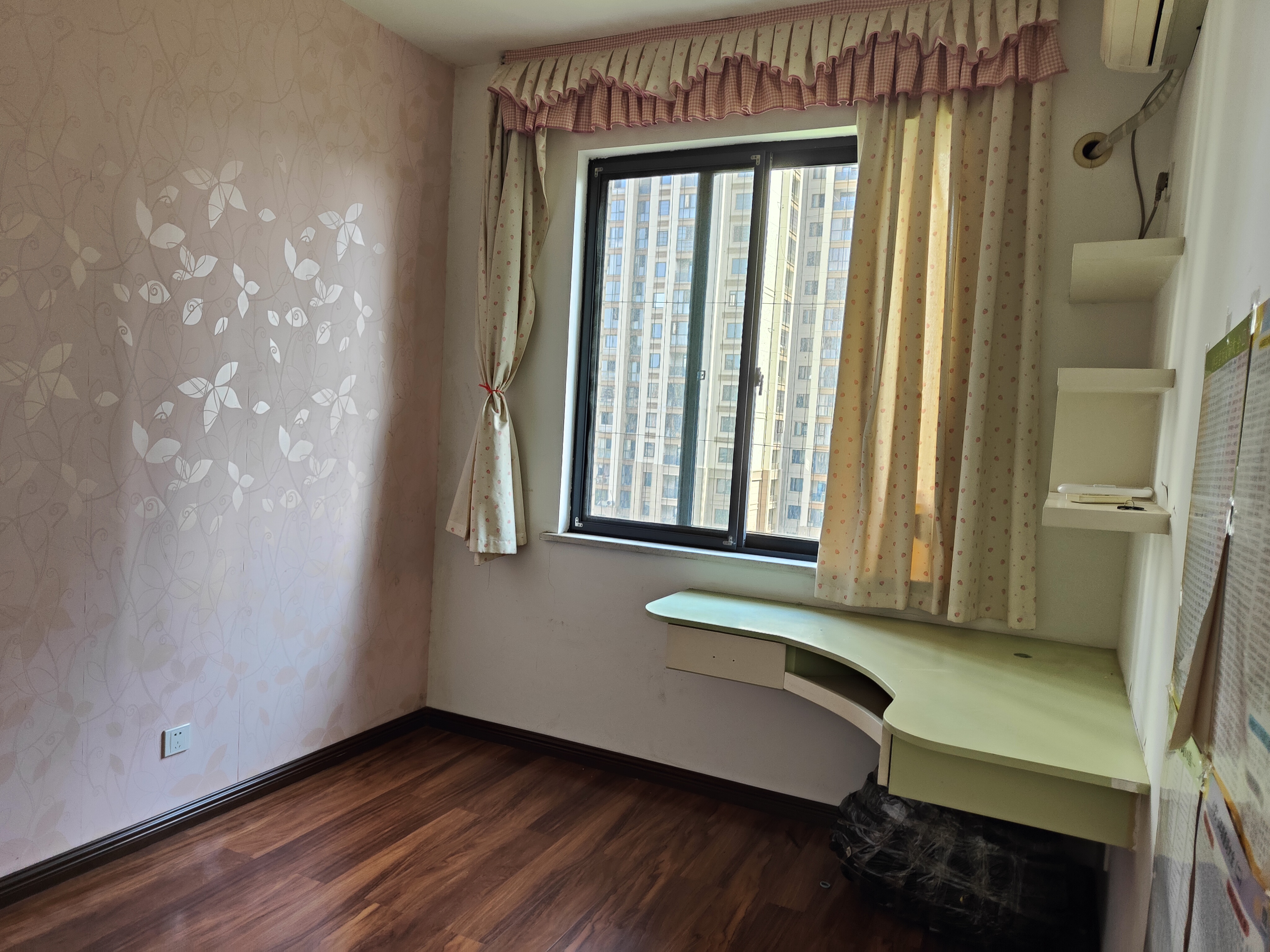 滨江花园 4室2厅2卫 65.0万 滨江花园 4室2厅2卫 65.0万室内图