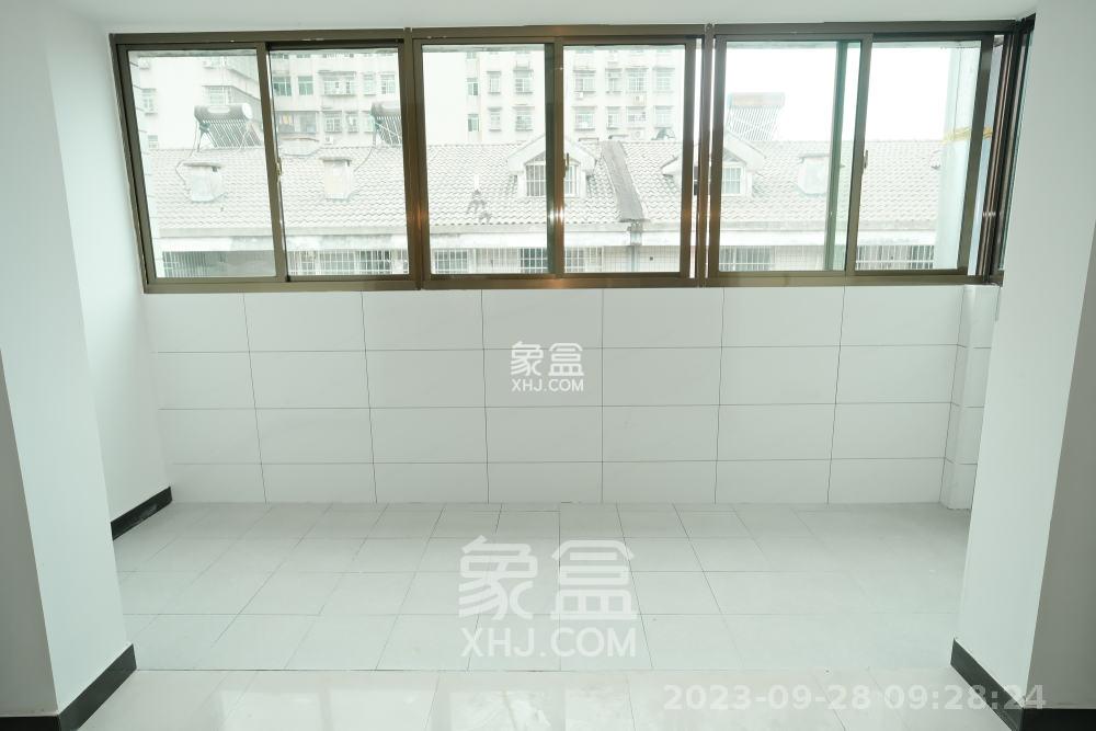 湘绣城  3室2厅1卫   1600.00元/月室内图