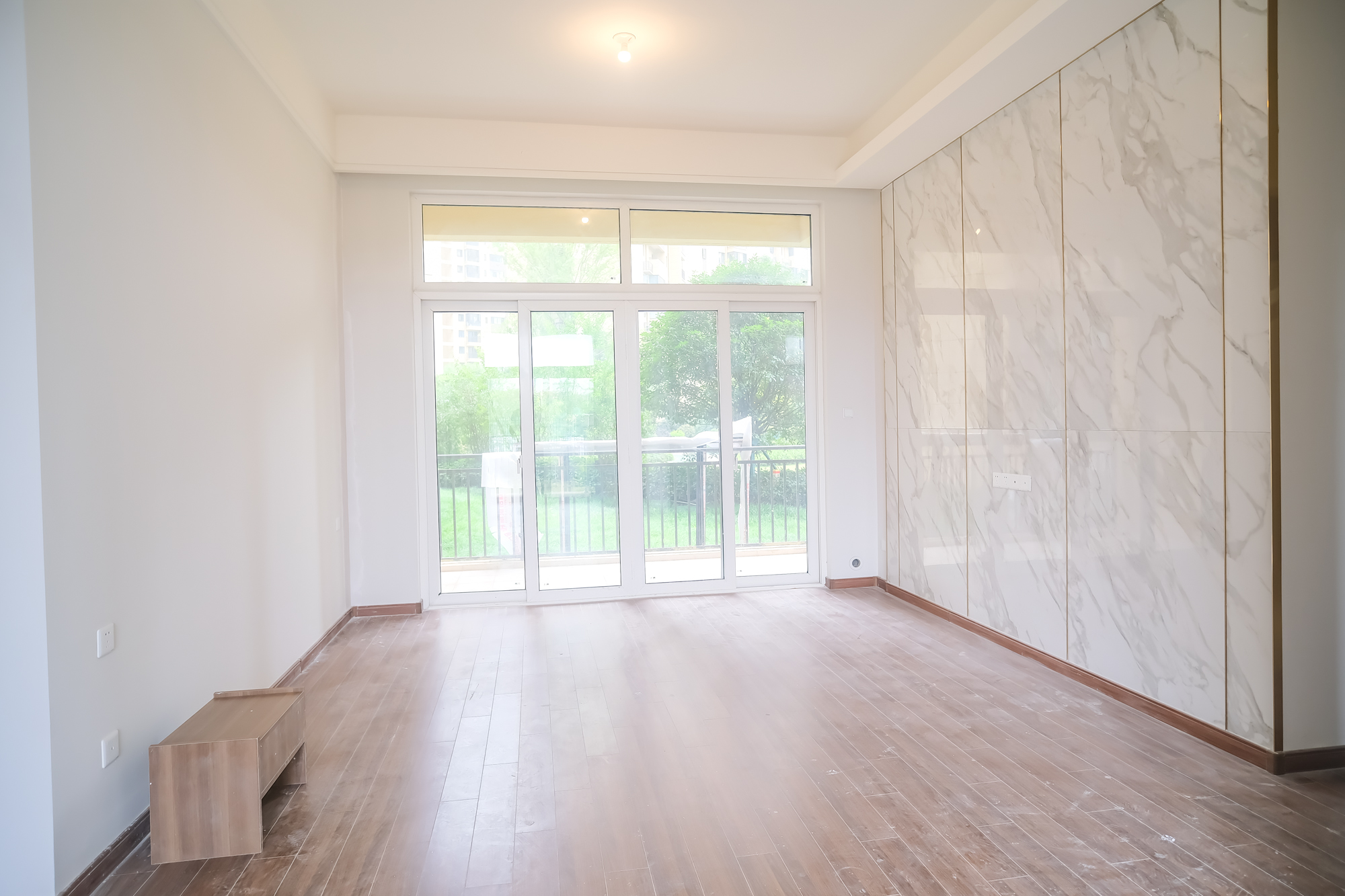 保利香槟国际 4室2厅2卫 99.8万 保利香槟国际 4室2厅2卫 99.8万客厅