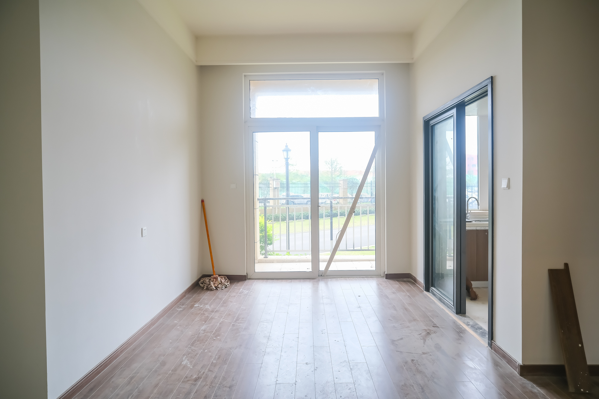 保利香槟国际 4室2厅2卫 99.8万 保利香槟国际 4室2厅2卫 99.8万客厅