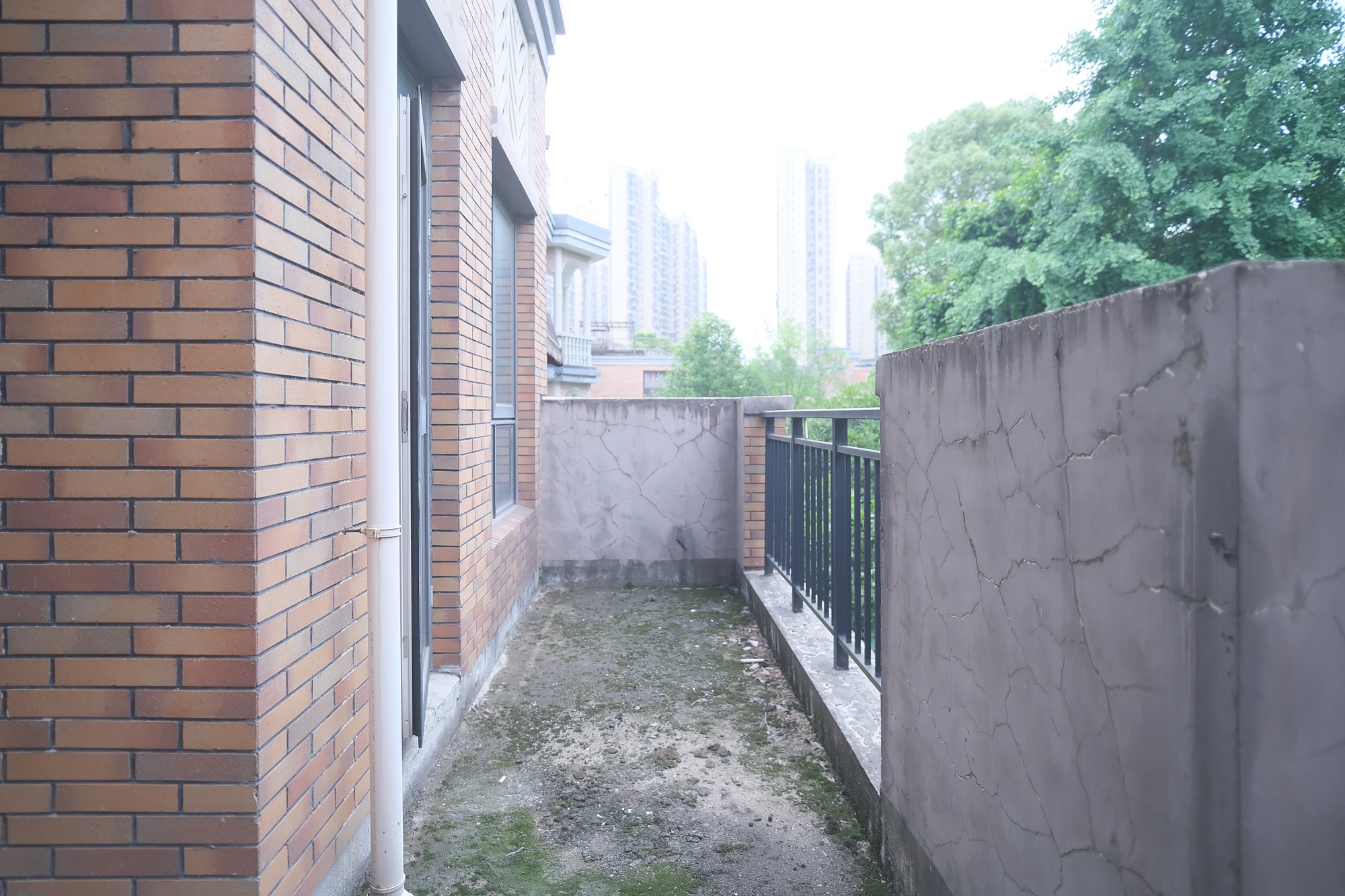 山水湾  4室2厅1卫    408.0万 山水湾  4室2厅1卫    408.0万阳台