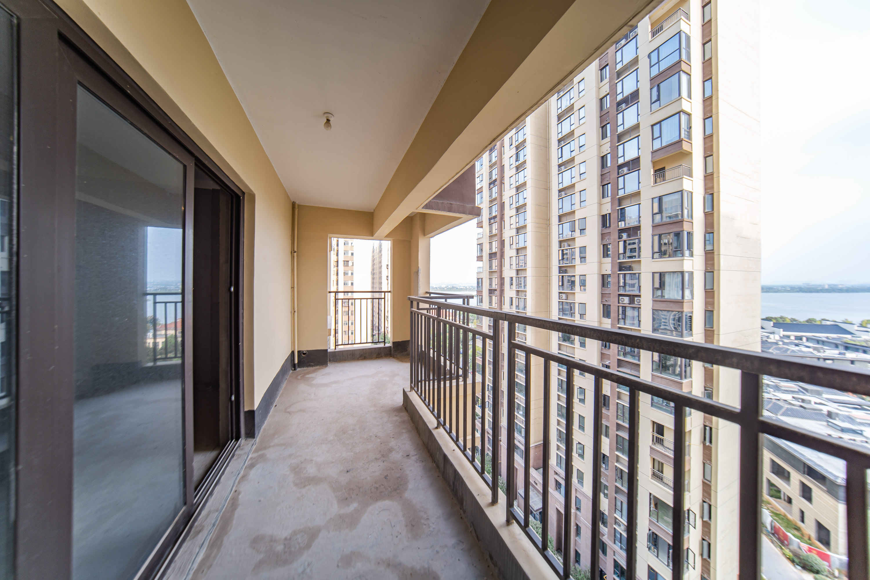 蓝光雍锦半岛 4室2厅1卫 138.0万 蓝光雍锦半岛 4室2厅1卫 138.0万其他