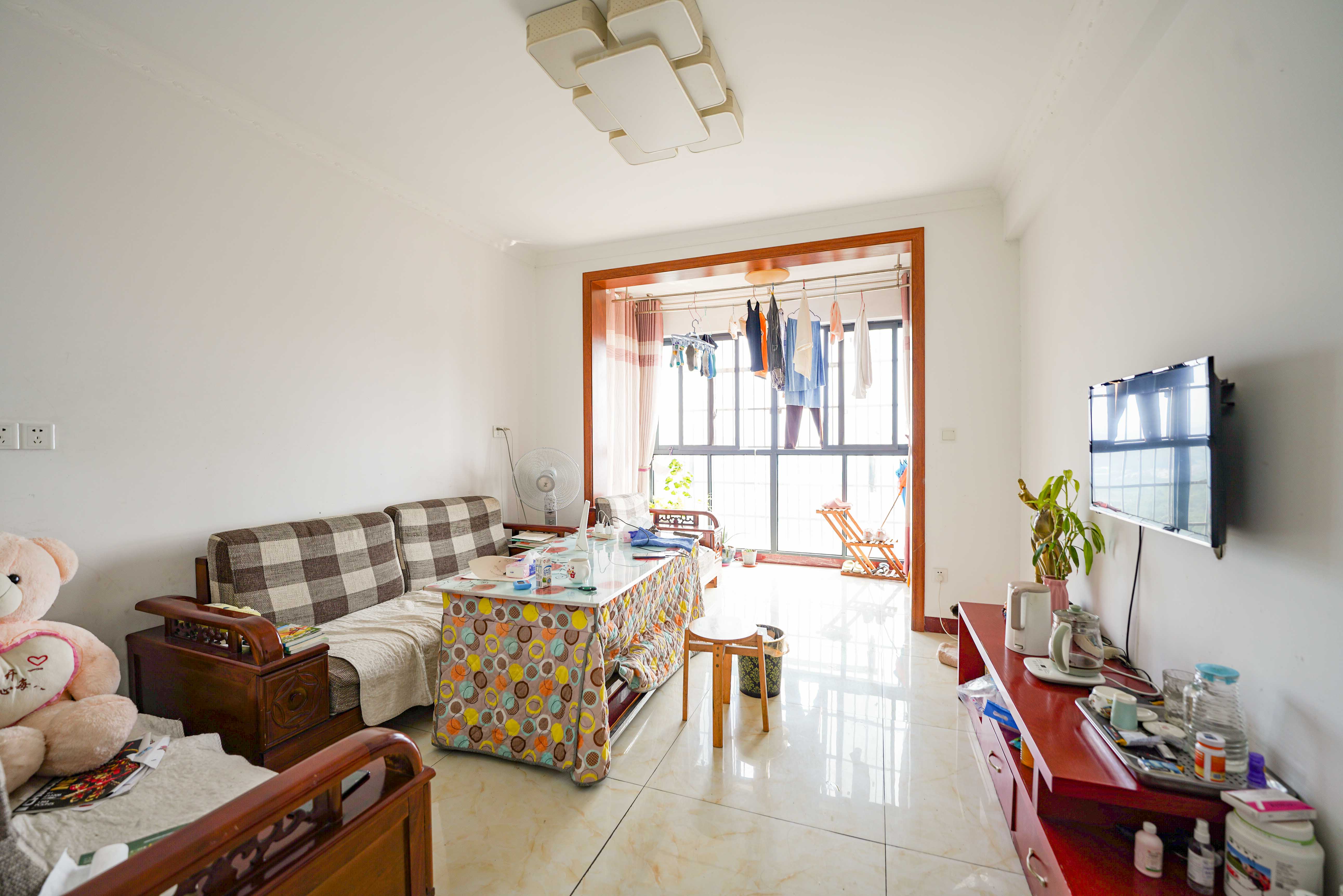 鑫天格林香山  3室2厅1卫    48.8万 鑫天格林香山  3室2厅1卫    48.8万客厅