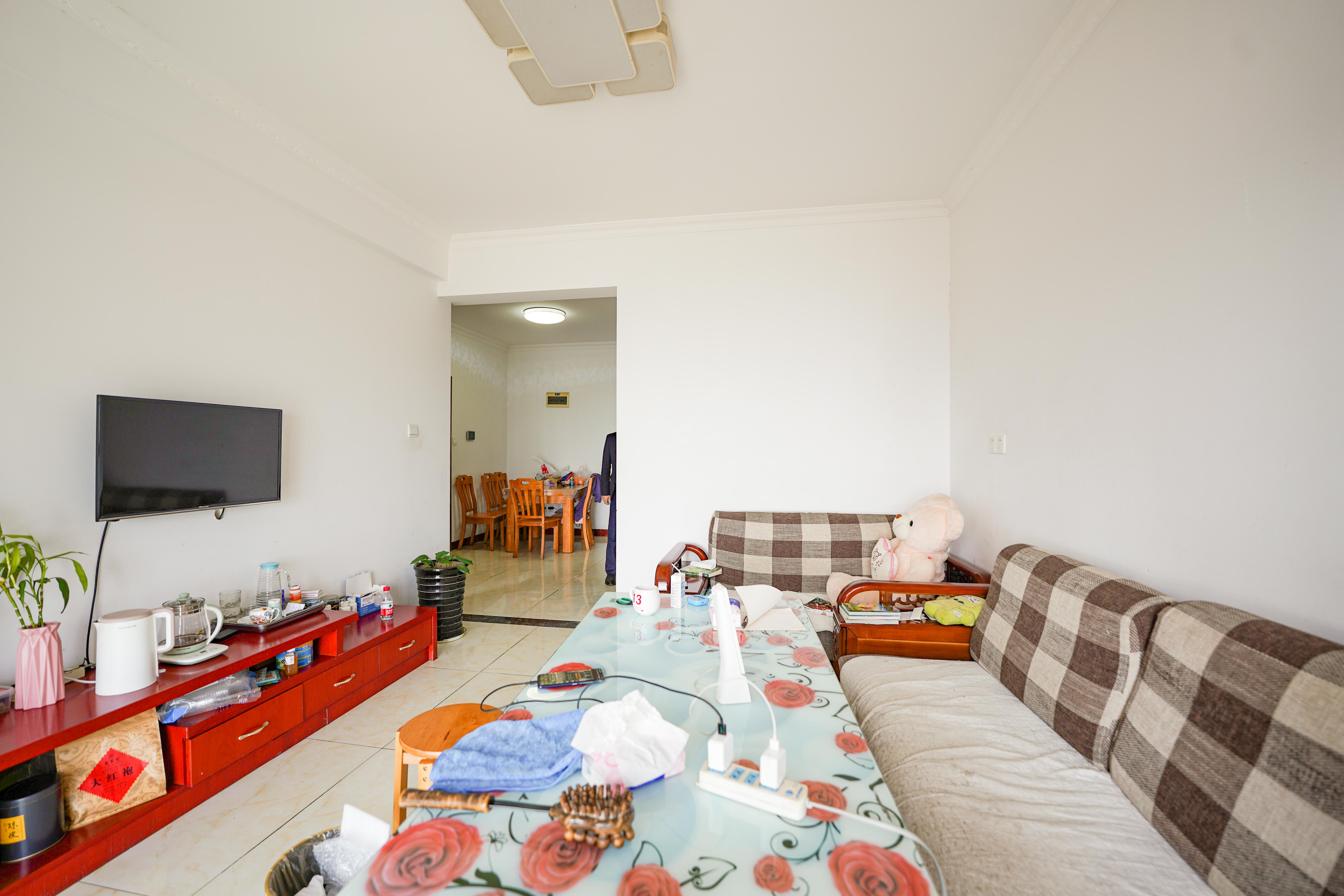 鑫天格林香山  3室2厅1卫    48.8万 鑫天格林香山  3室2厅1卫    48.8万客厅