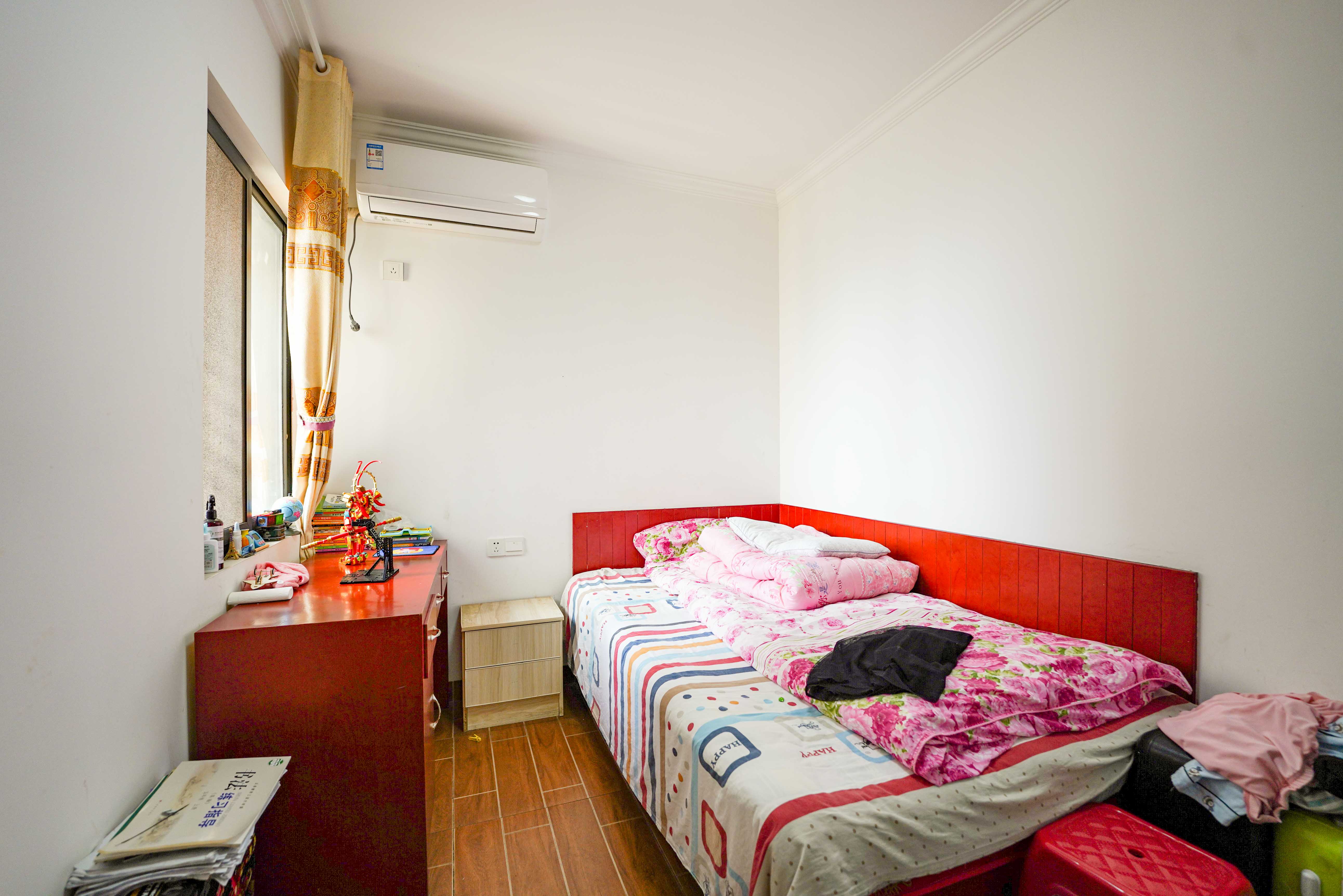 鑫天格林香山  3室2厅1卫    48.8万 鑫天格林香山  3室2厅1卫    48.8万卧室