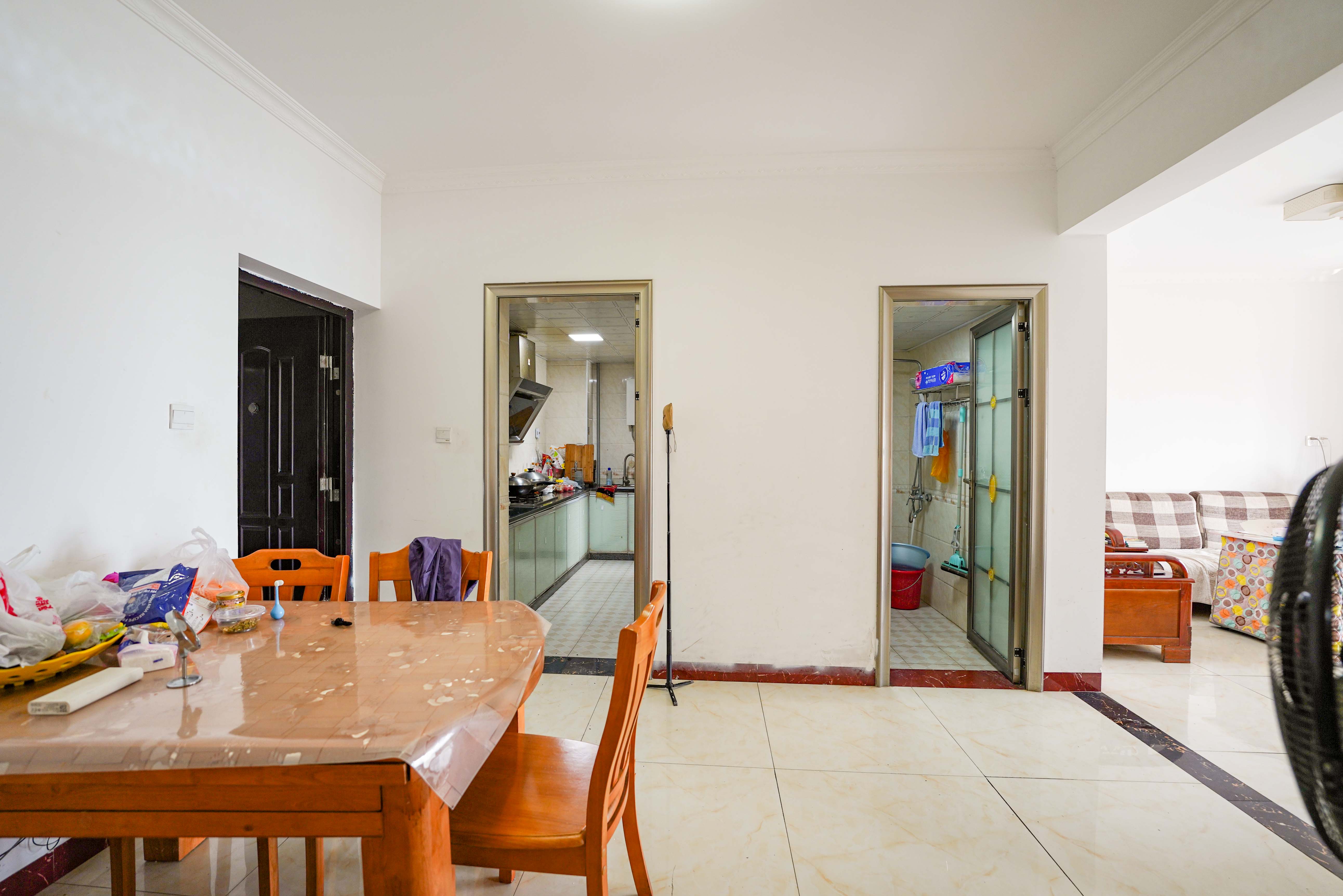 鑫天格林香山  3室2厅1卫    48.8万 鑫天格林香山  3室2厅1卫    48.8万客厅