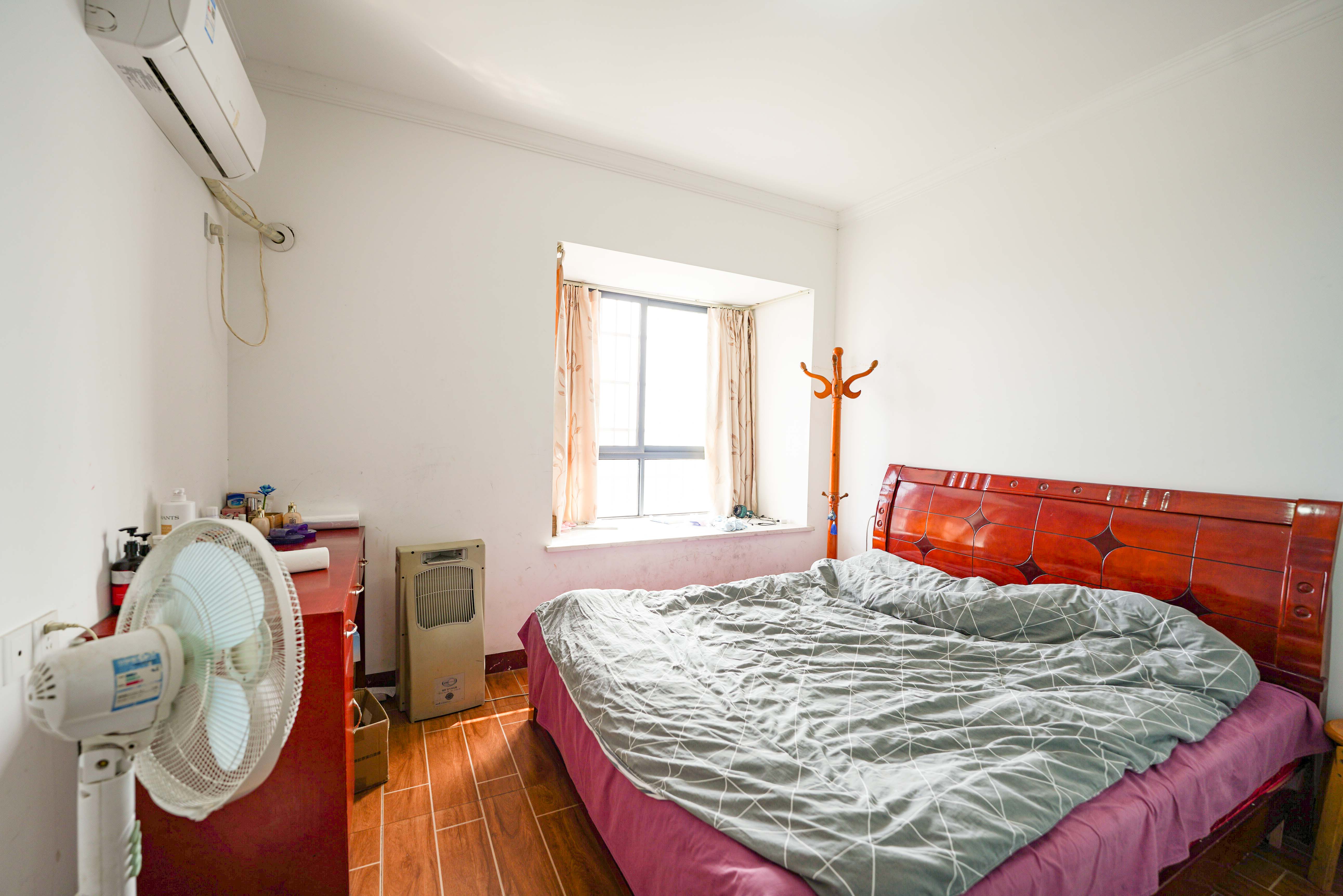 鑫天格林香山  3室2厅1卫    48.8万 鑫天格林香山  3室2厅1卫    48.8万卧室