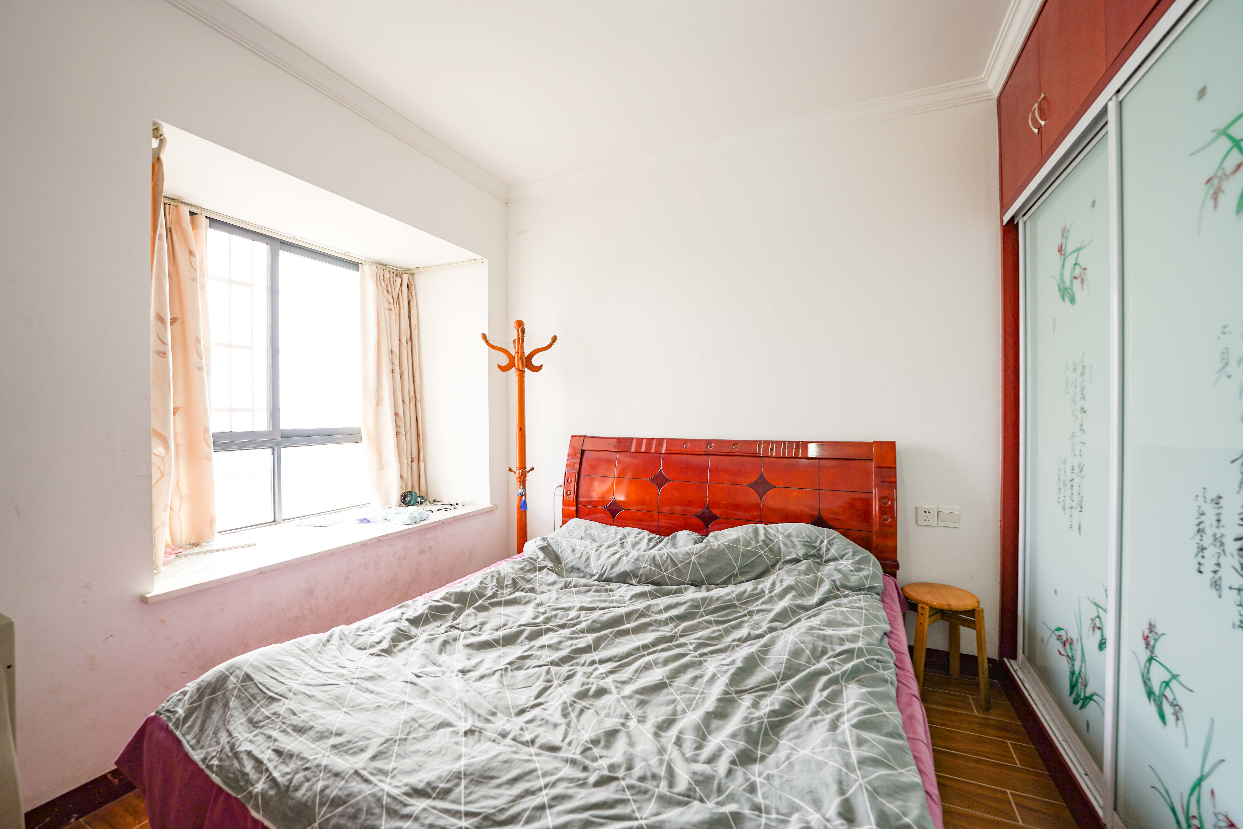 鑫天格林香山  3室2厅1卫    48.8万 鑫天格林香山  3室2厅1卫    48.8万卧室