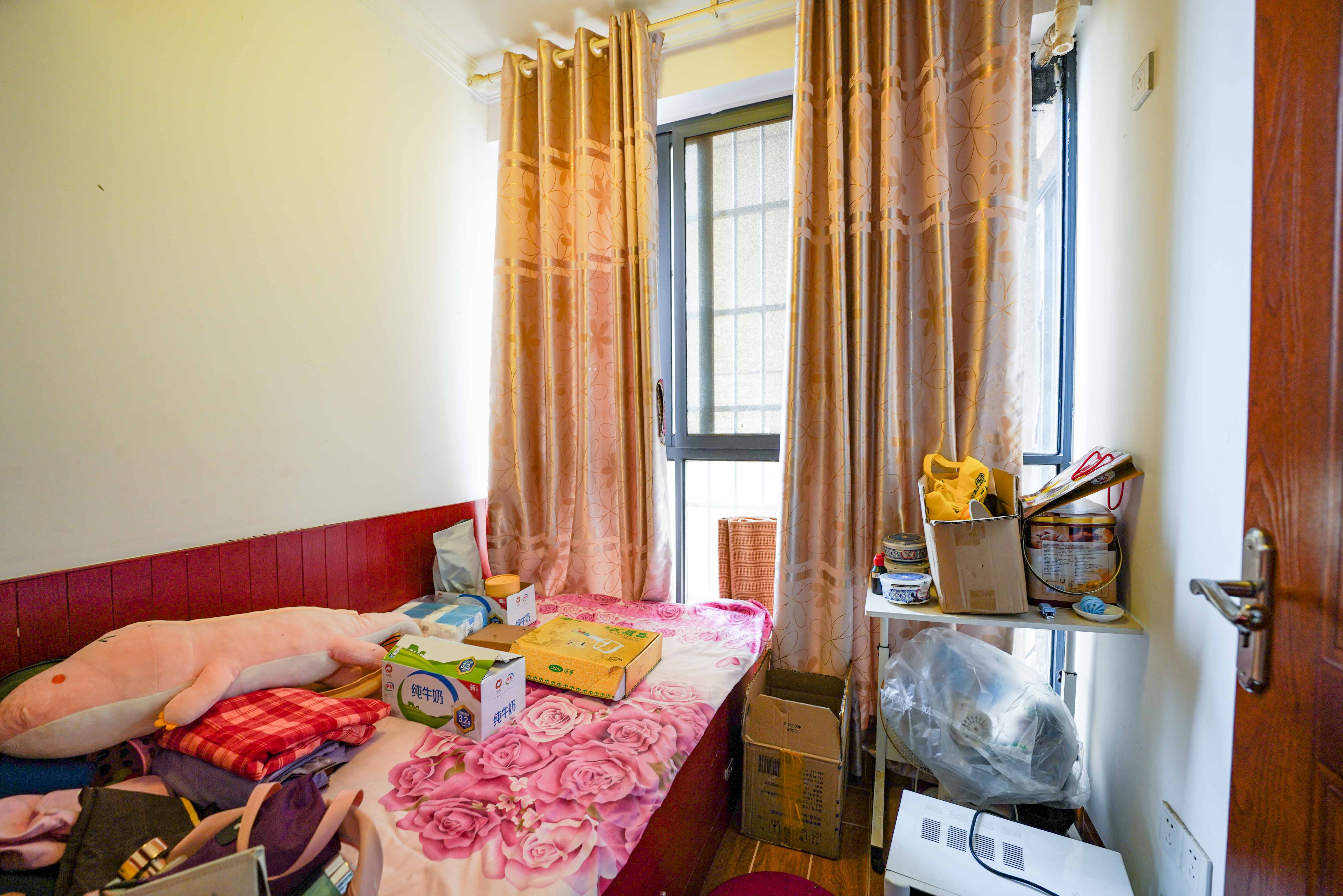 鑫天格林香山  3室2厅1卫    48.8万 鑫天格林香山  3室2厅1卫    48.8万卧室