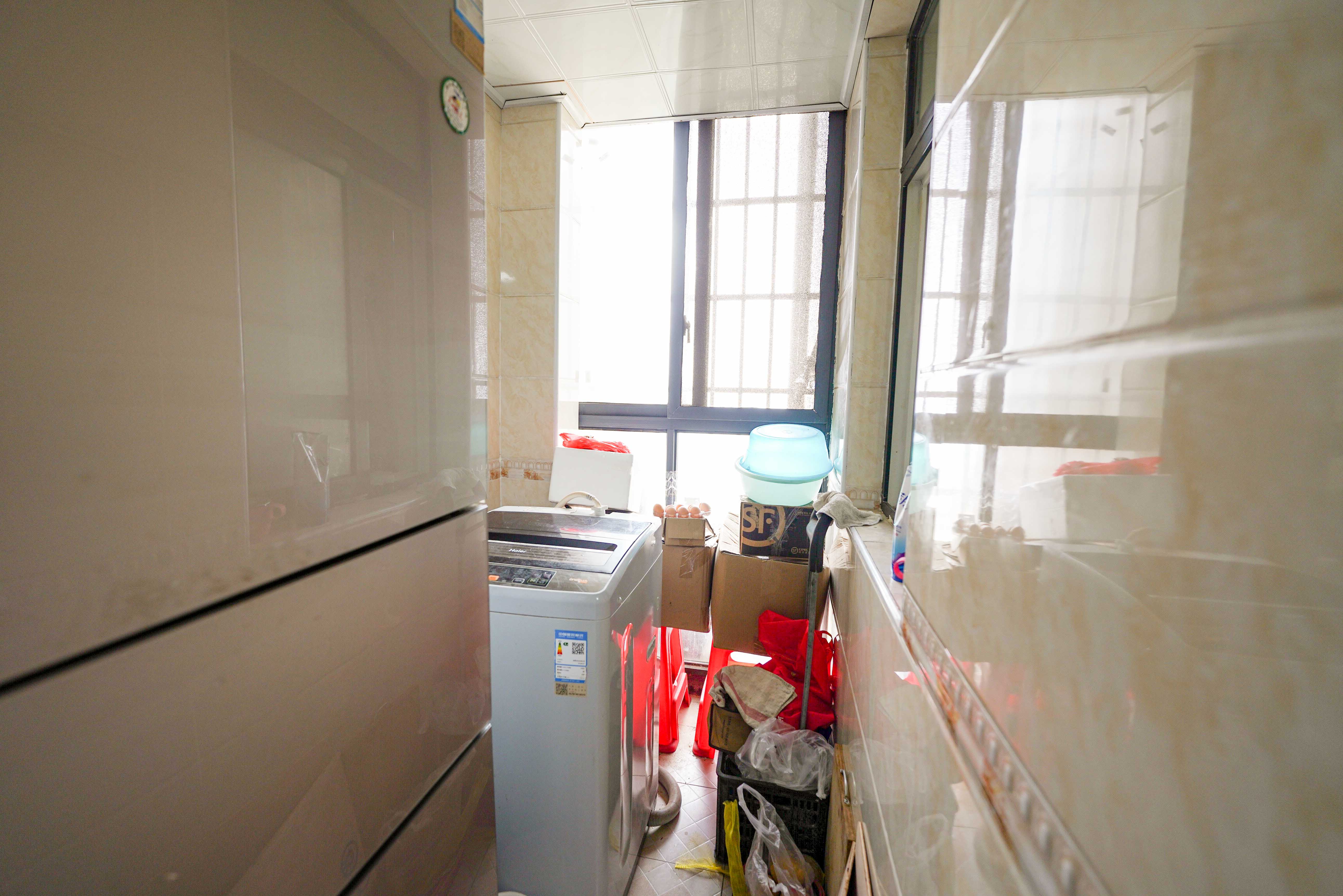 鑫天格林香山  3室2厅1卫    48.8万 鑫天格林香山  3室2厅1卫    48.8万阳台