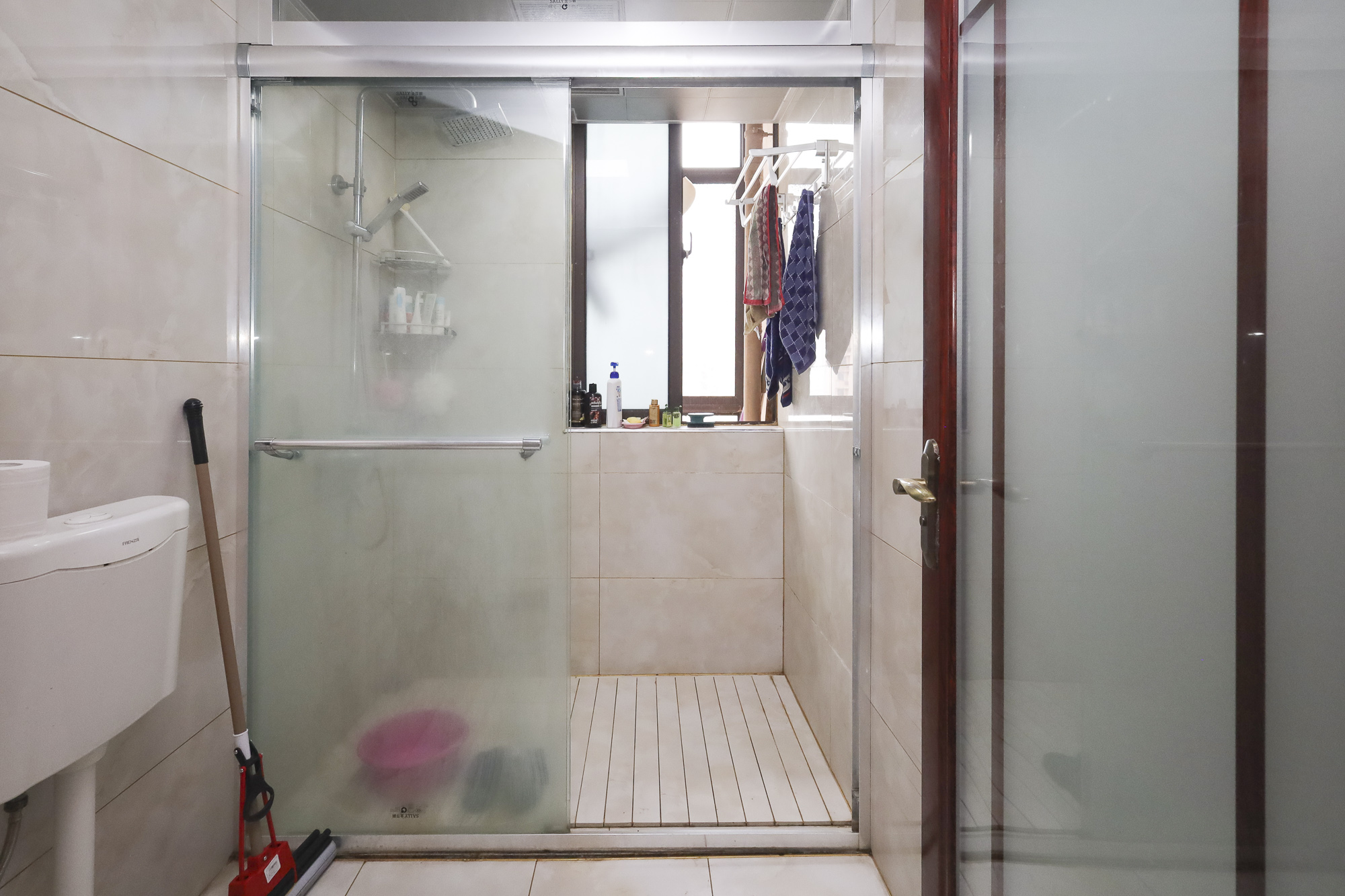 世茂外滩里（世茂铂翠湾三期）  4室2厅2卫    225.0万卫生间