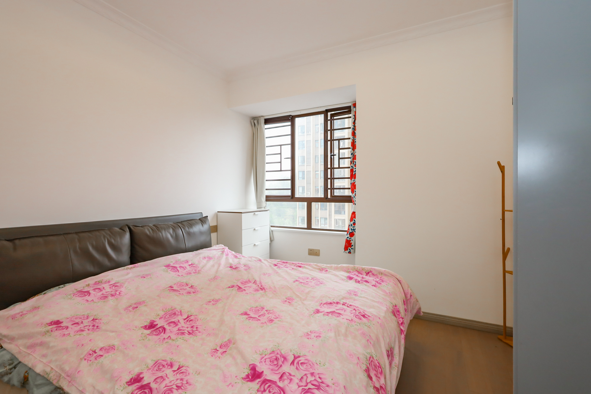 盛景谷山里  3室2厅2卫    118.8万卧室