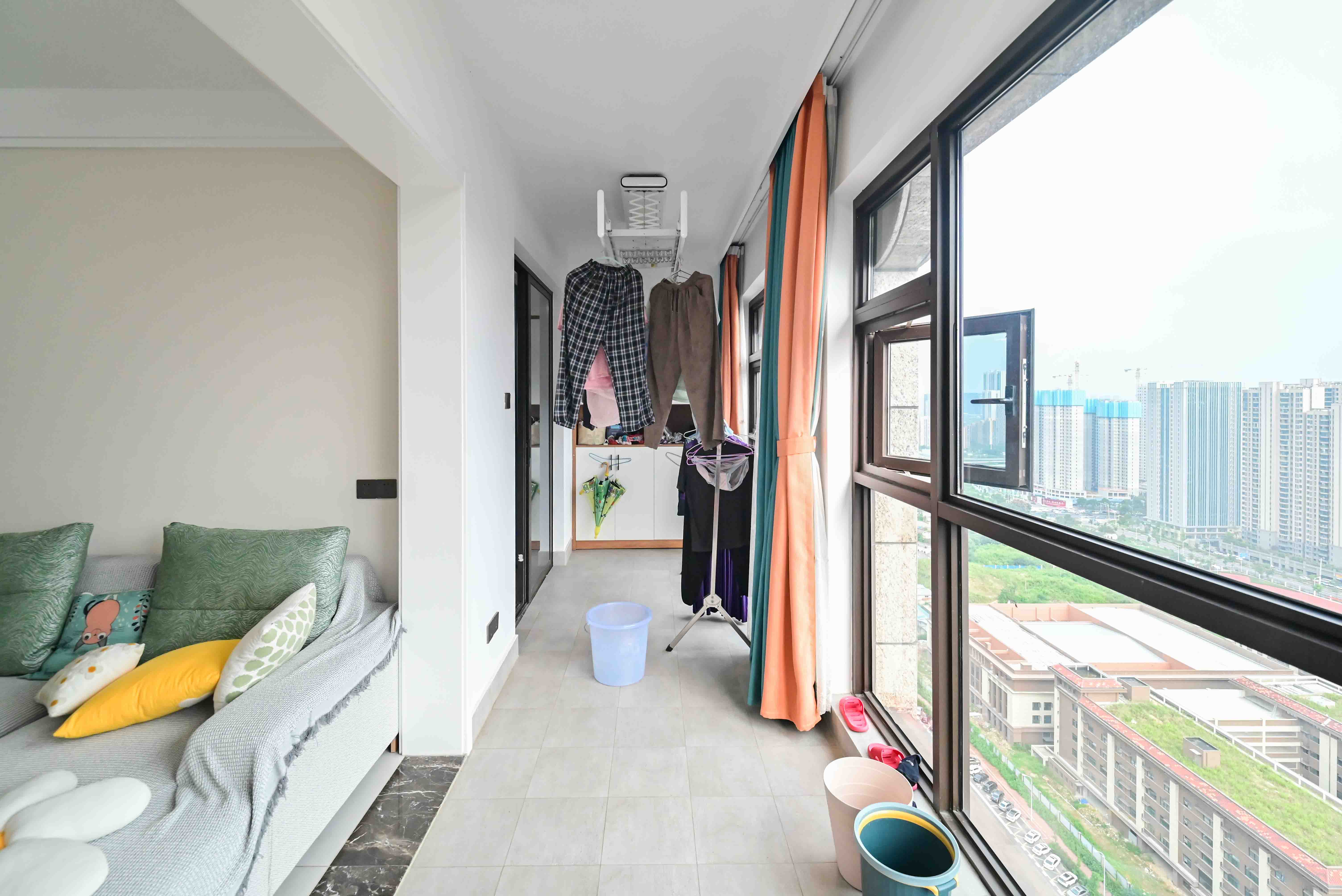 明昇壹城(明昇时代广场)二期  3室2厅2卫    140.0万 明昇壹城(明昇时代广场)二期  3室2厅2卫    140.0万客厅