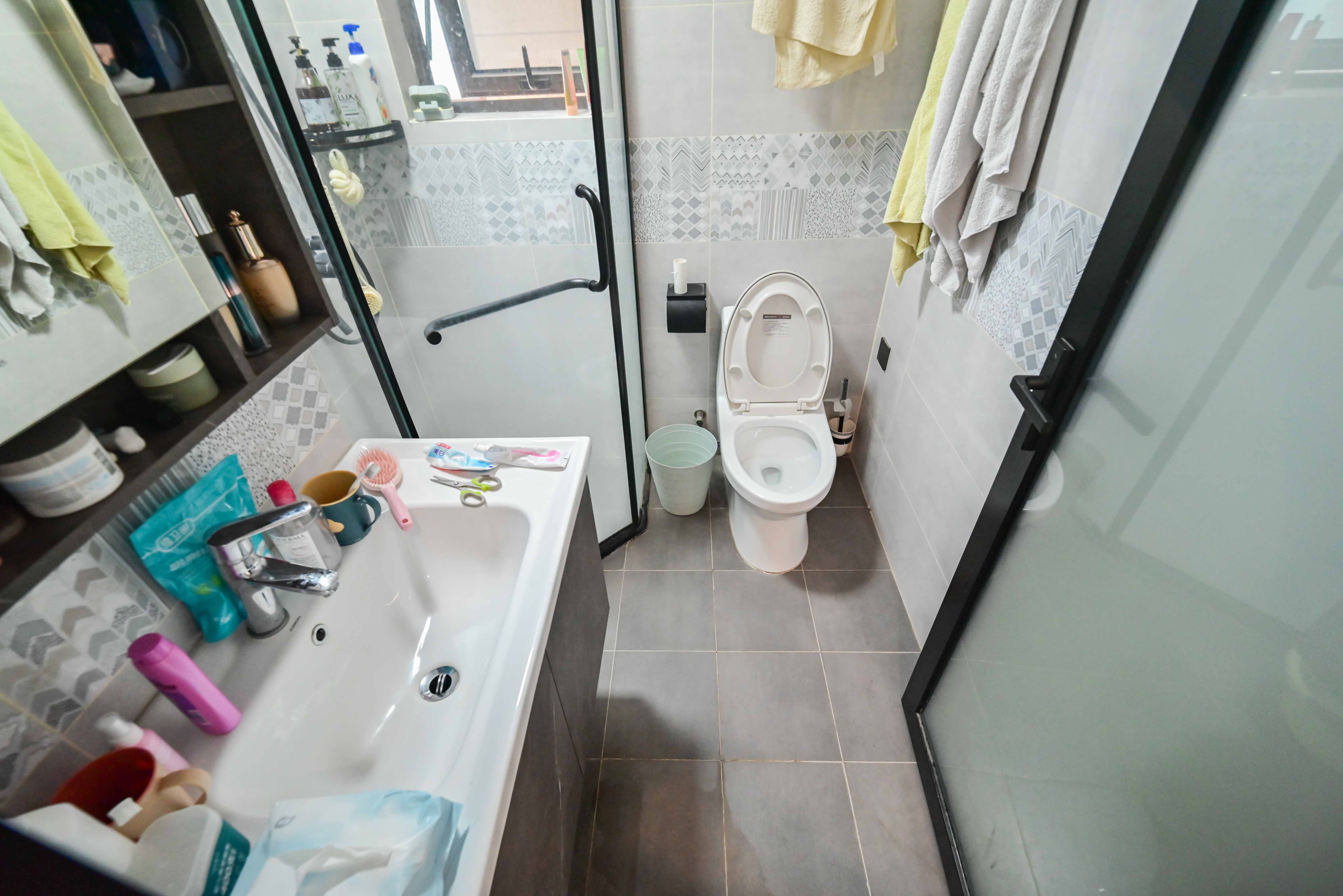 明昇壹城(明昇时代广场)二期  3室2厅2卫    140.0万 明昇壹城(明昇时代广场)二期  3室2厅2卫    140.0万卫生间