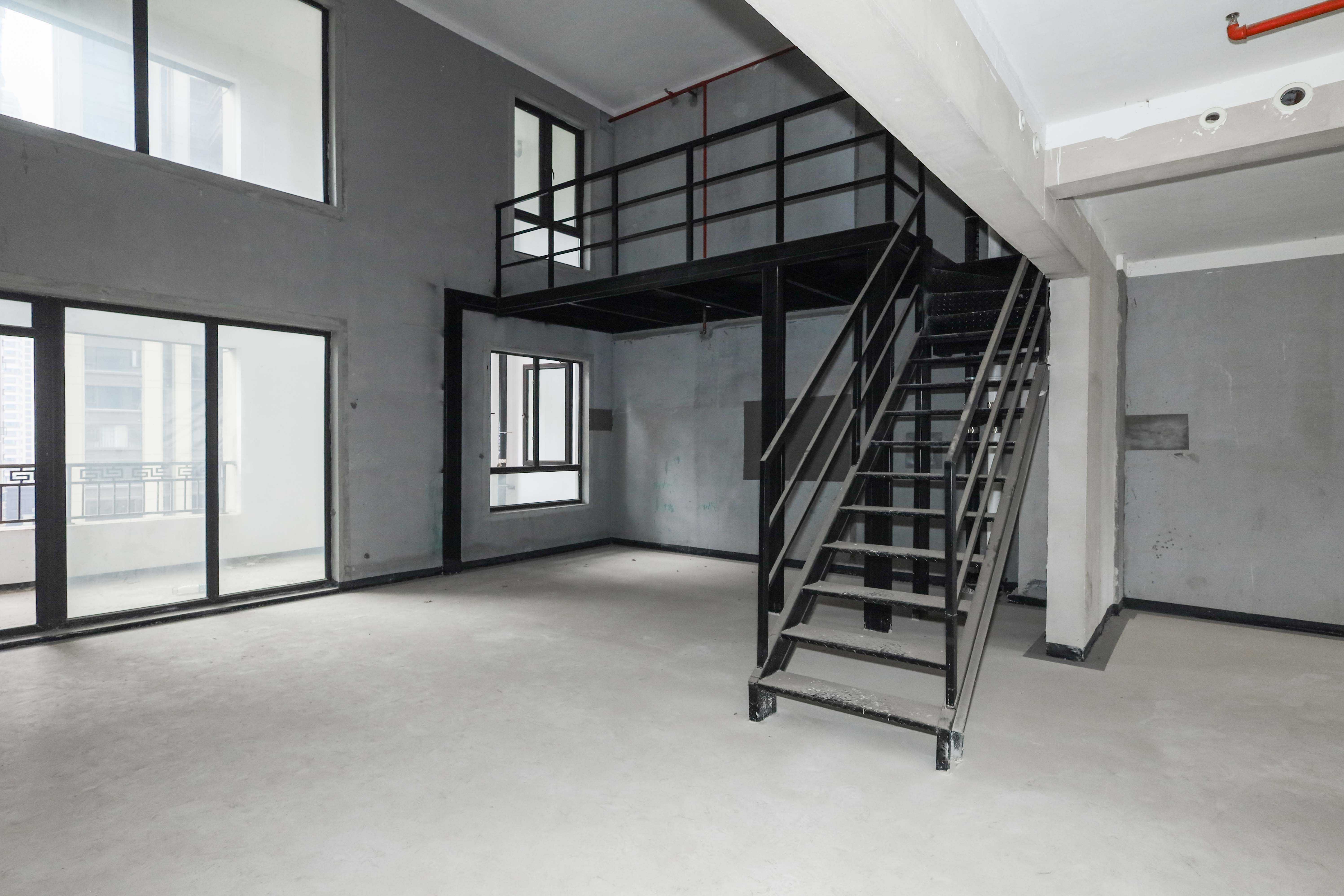 建发央著  4室2厅2卫   275.00万客厅