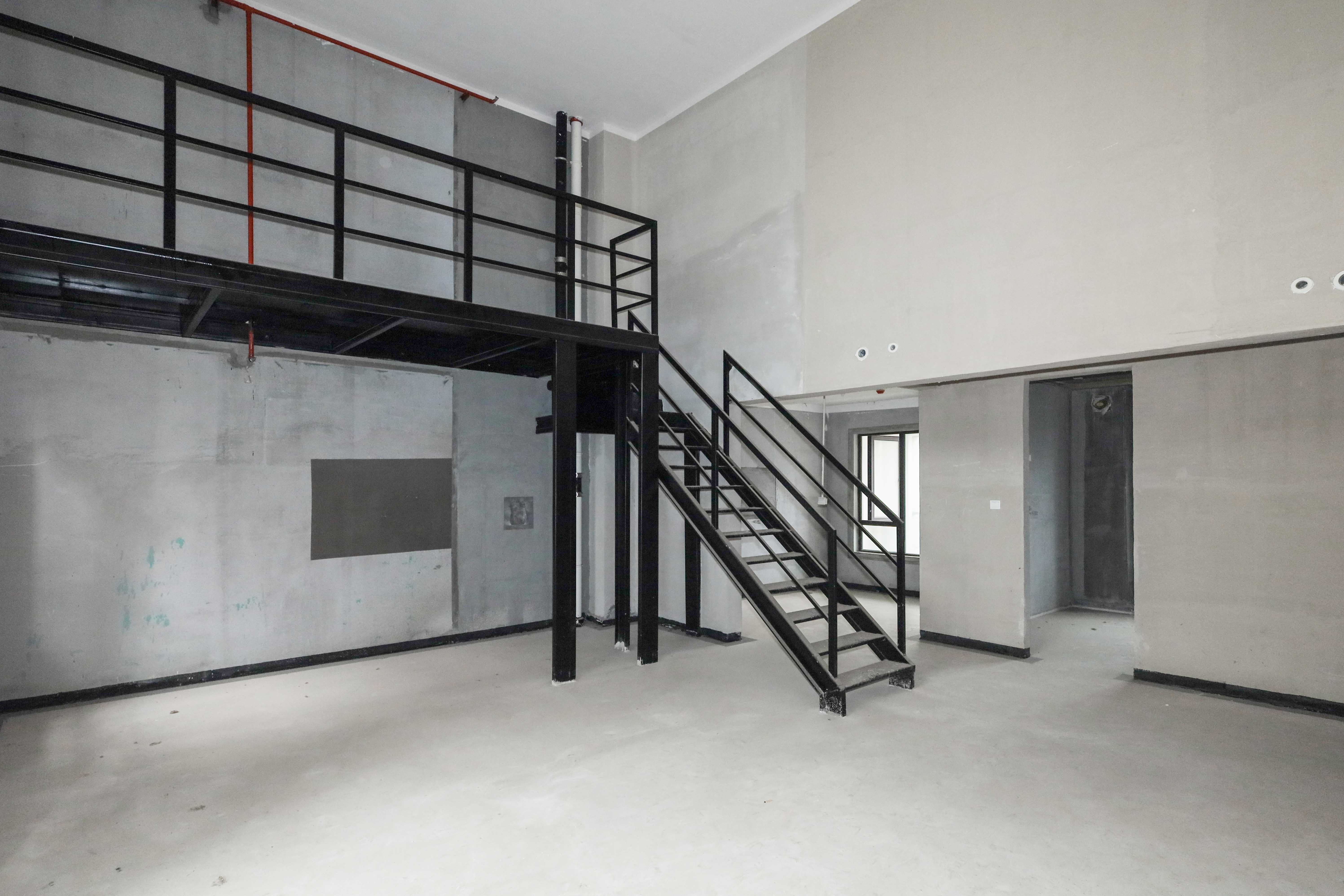 建发央著  4室2厅2卫   275.00万客厅
