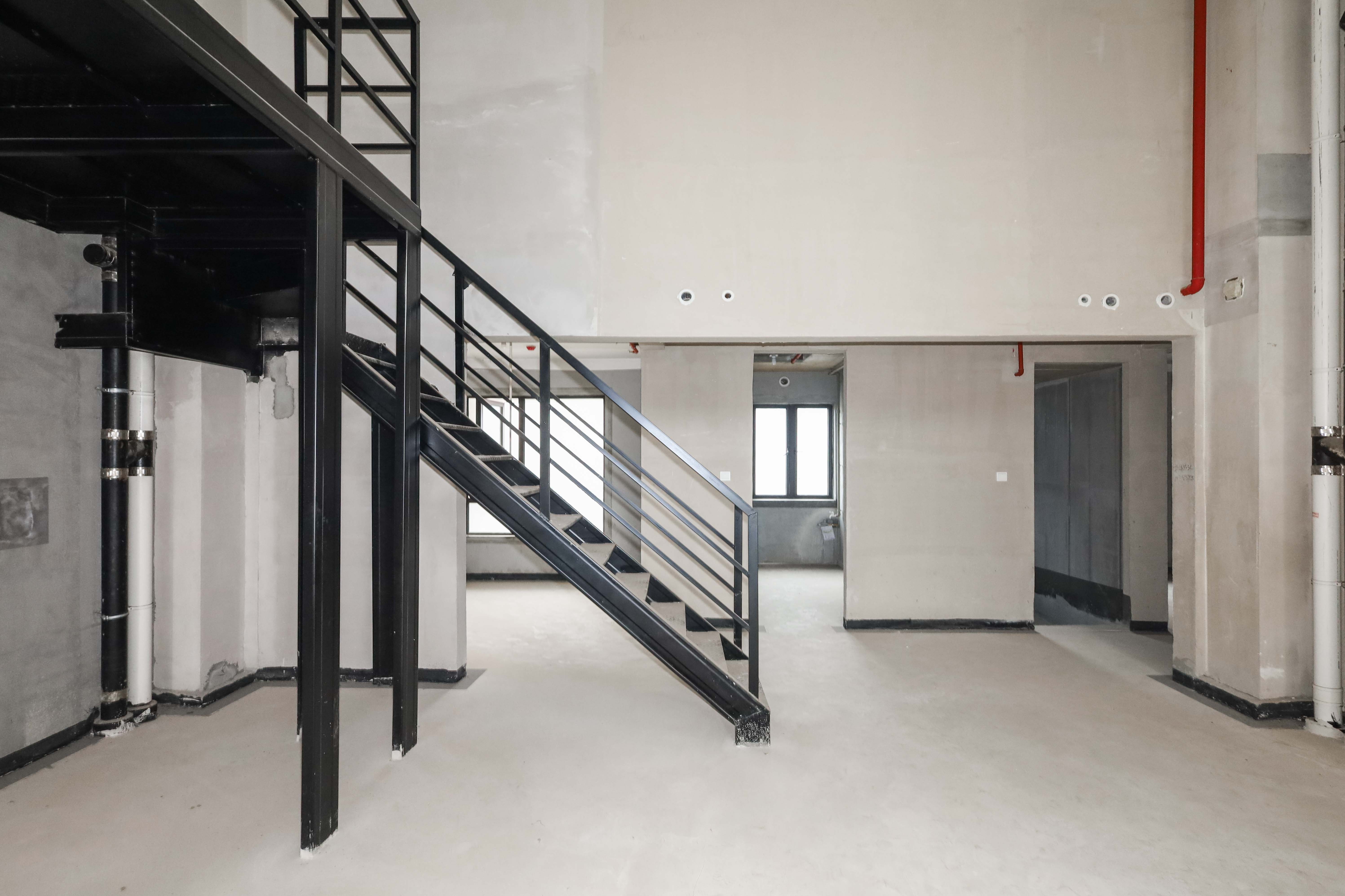 建发央著  4室2厅2卫   275.00万客厅