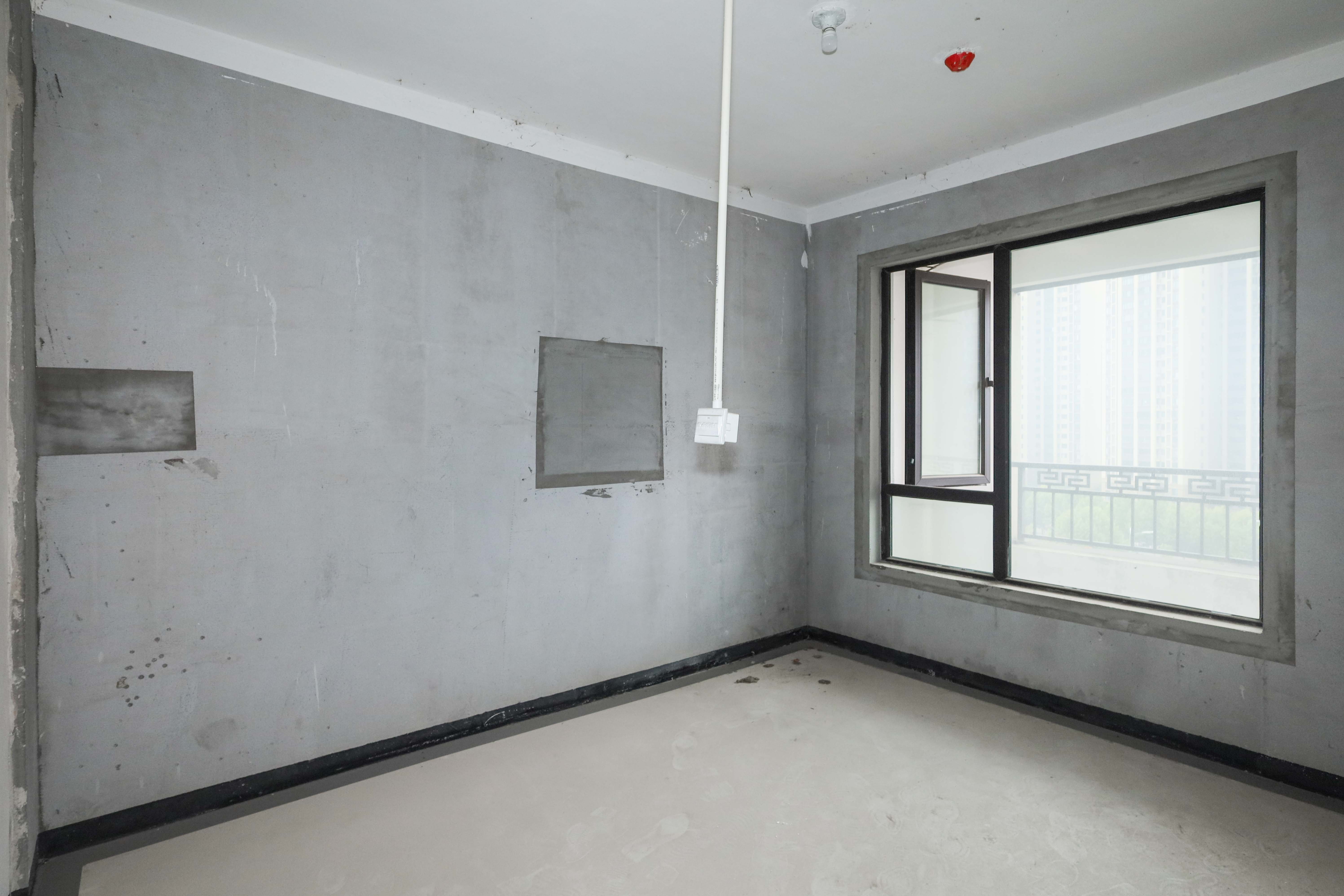 建发央著  4室2厅2卫   275.00万卧室