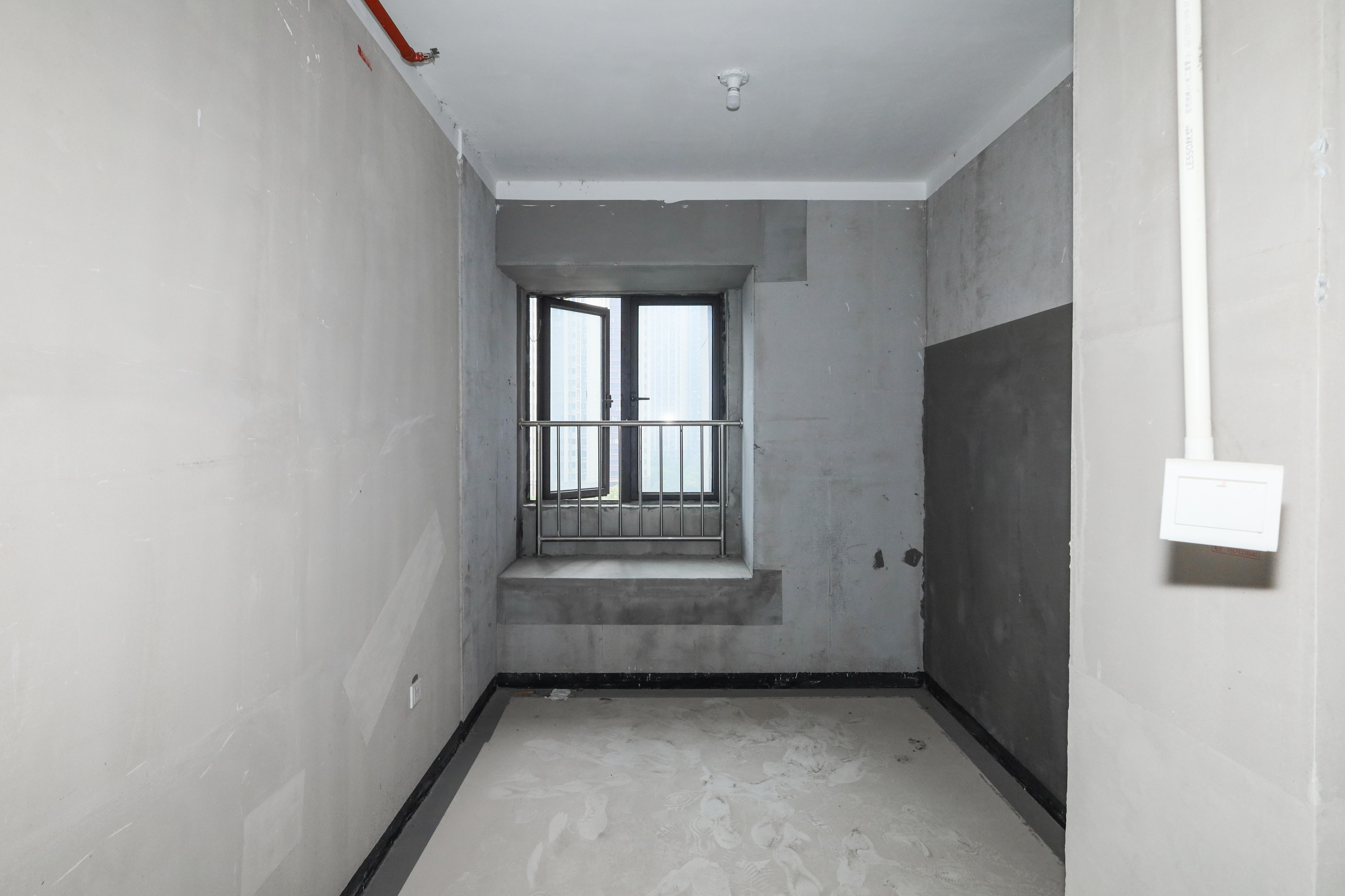 建发央著  4室2厅2卫   275.00万卧室