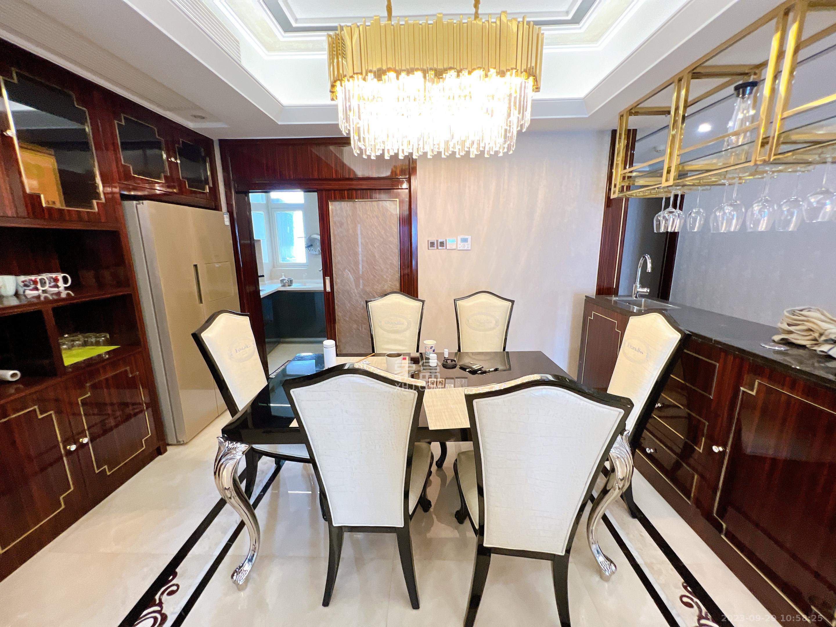 北辰定江洋 3室2厅2卫 18500.0元/月 北辰定江洋 3室2厅2卫 18500.0元/月室内图