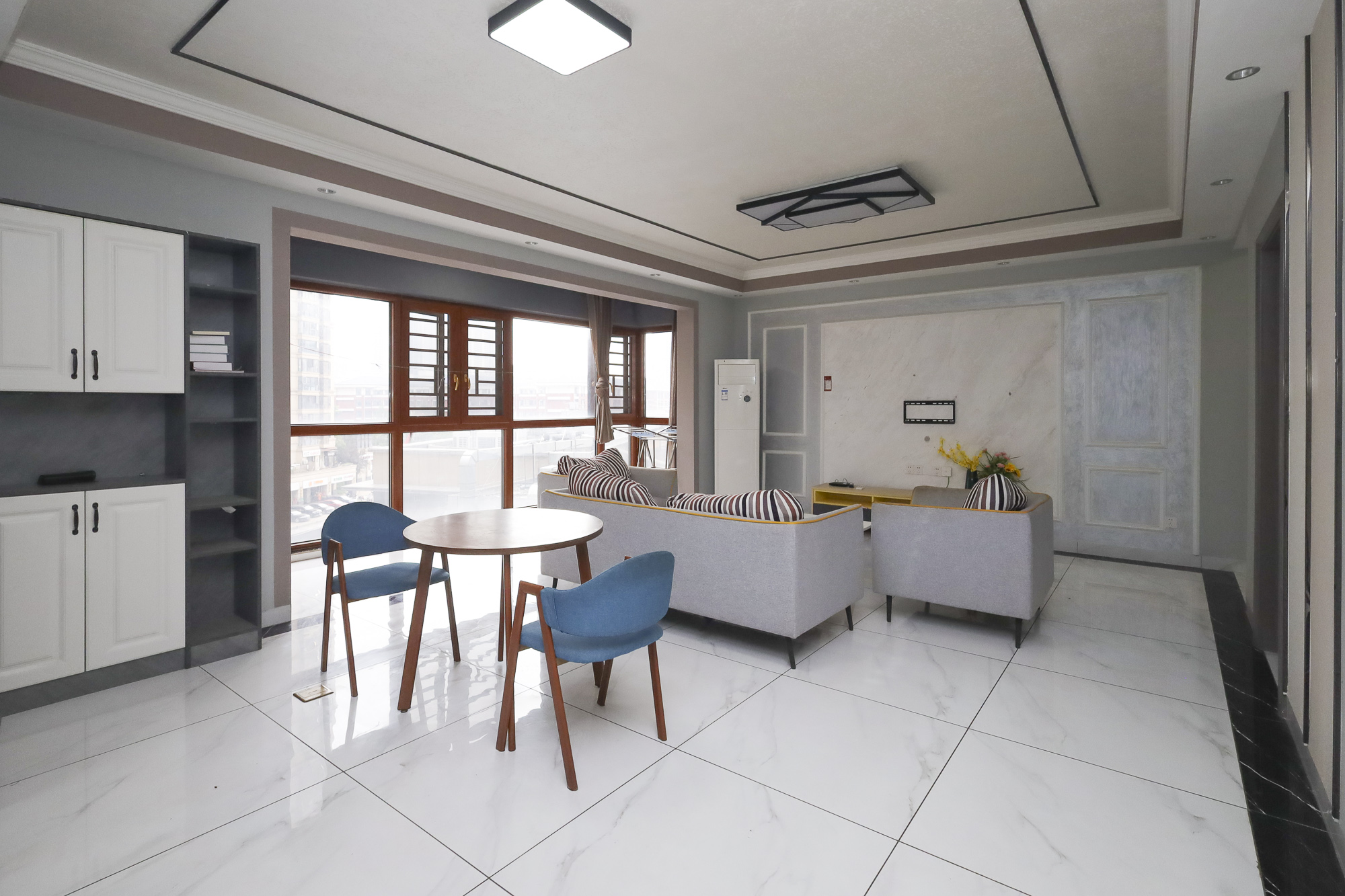 保利天禧D区  4室2厅2卫   240.00万