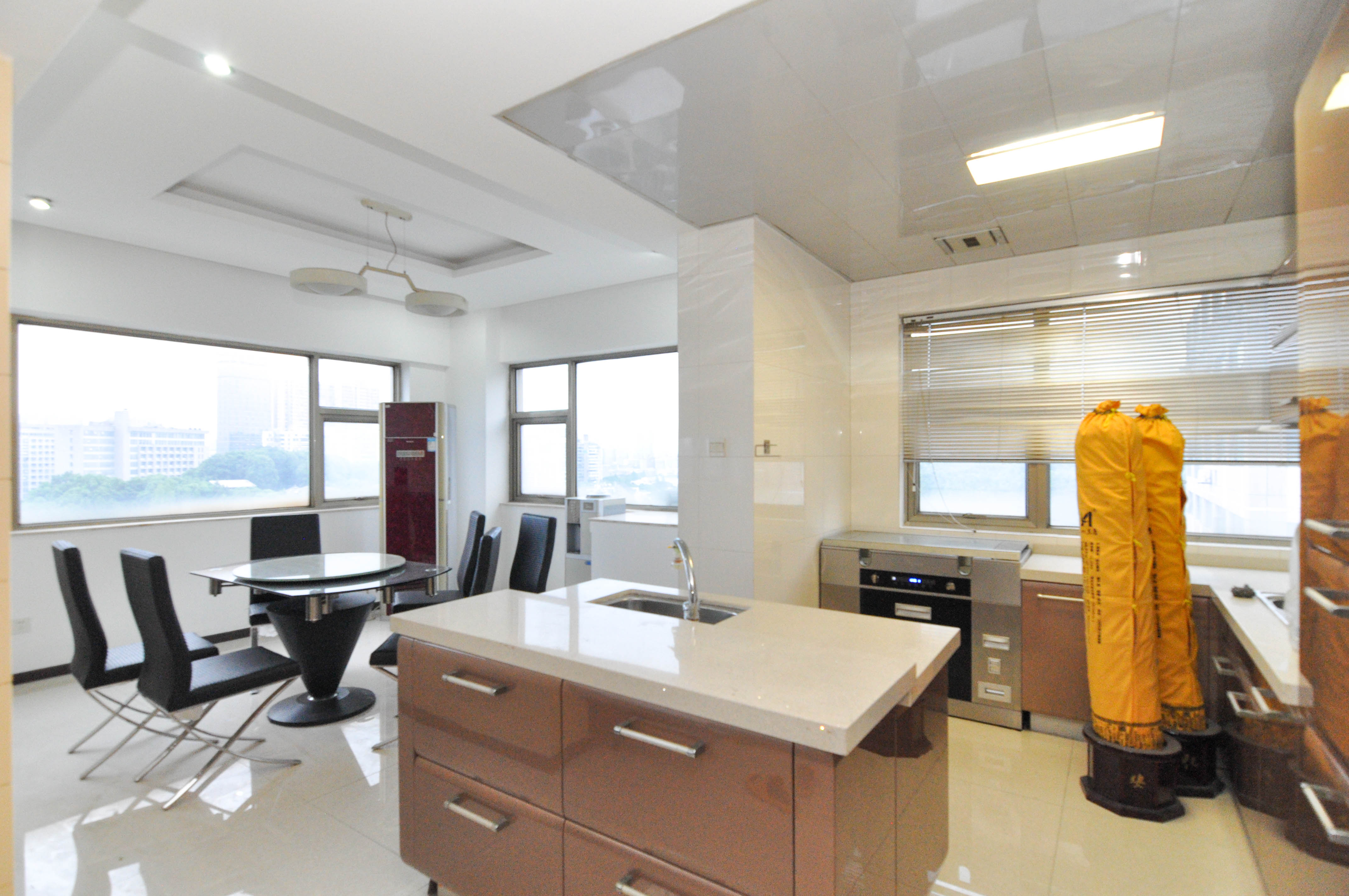 麓谷坐标  4室2厅1卫   165.00万其他