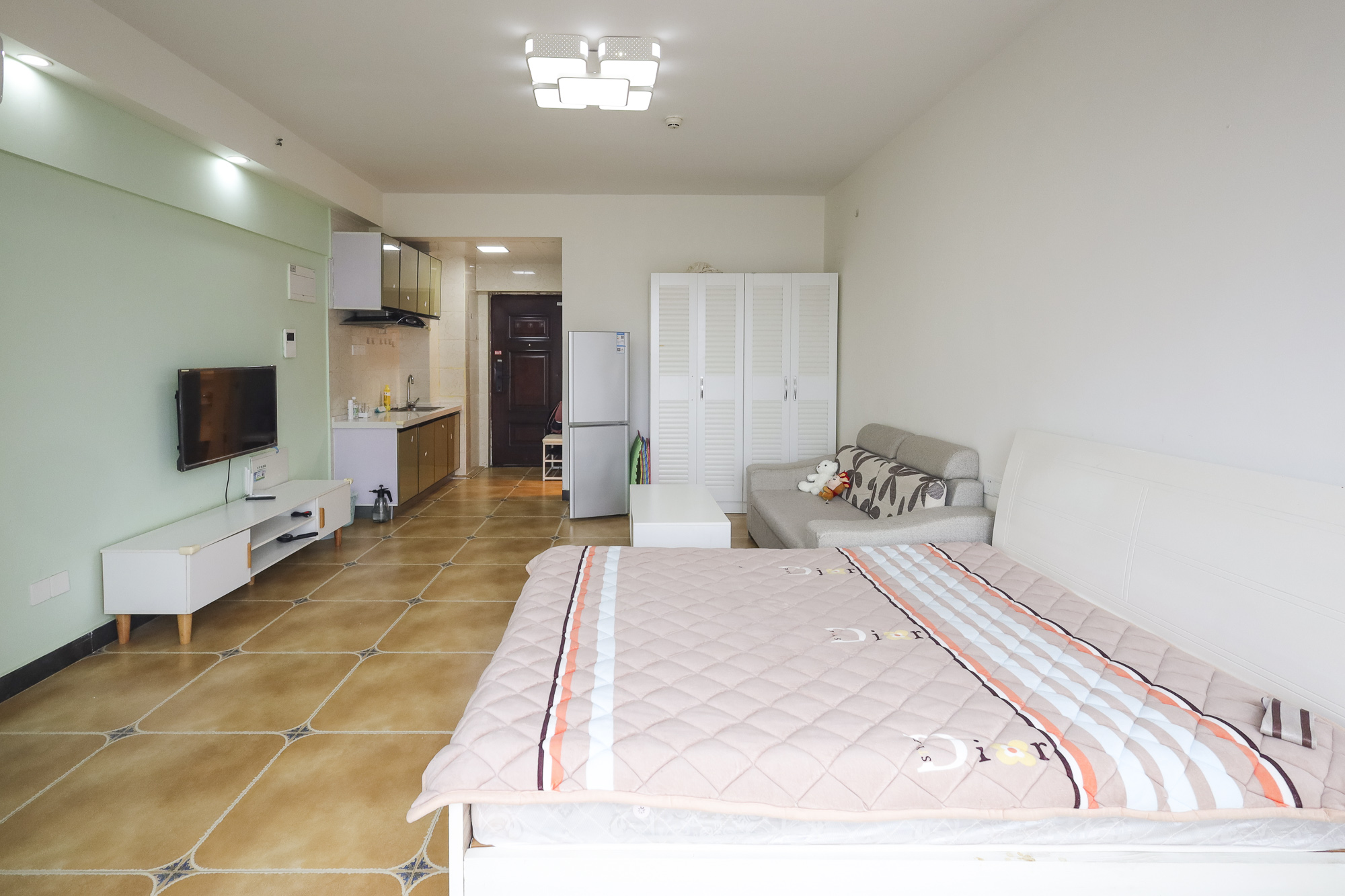 中交里城  1室1厅1卫   34.00万客厅