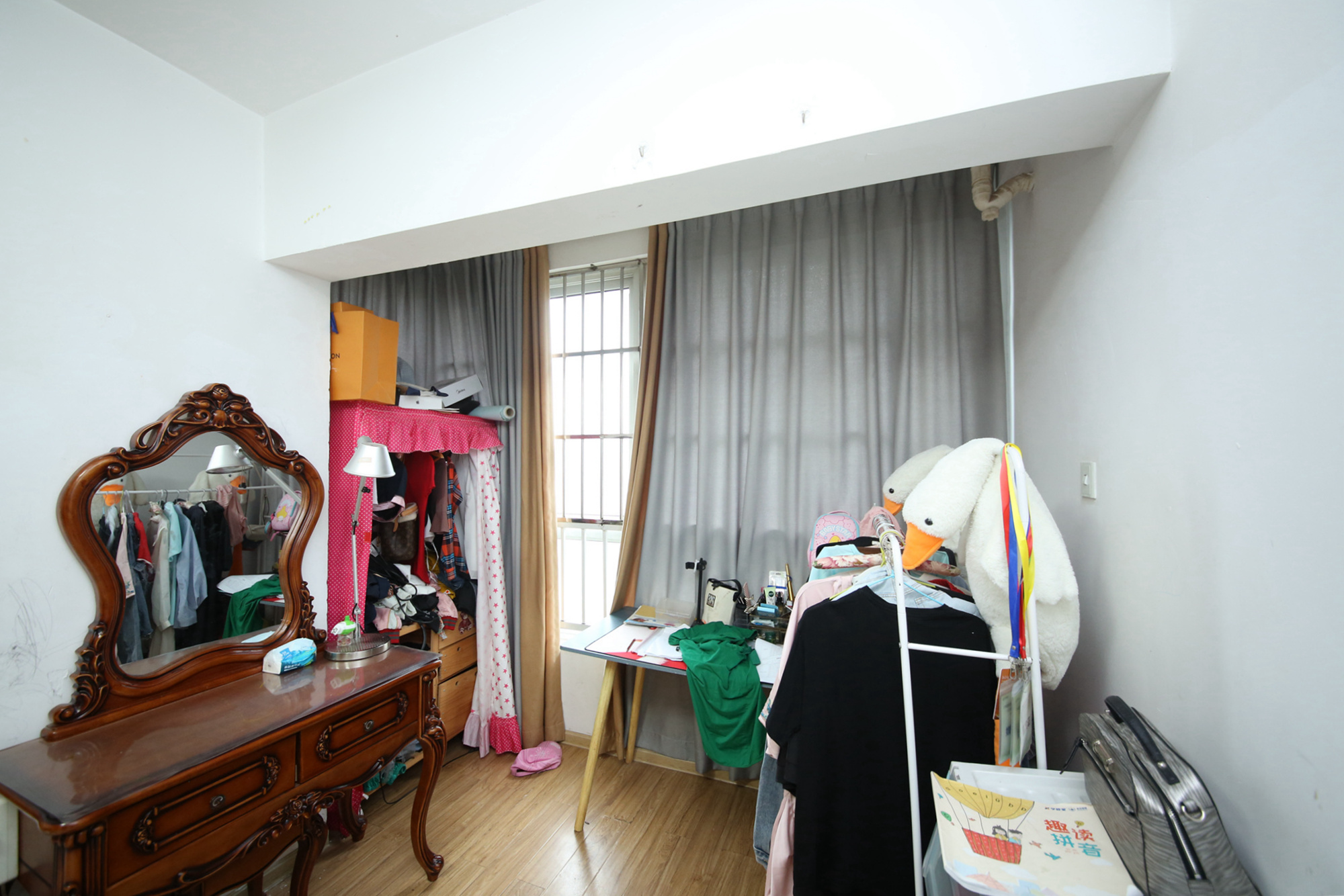 先锋东外滩  2室1厅1卫   74.00万卧室