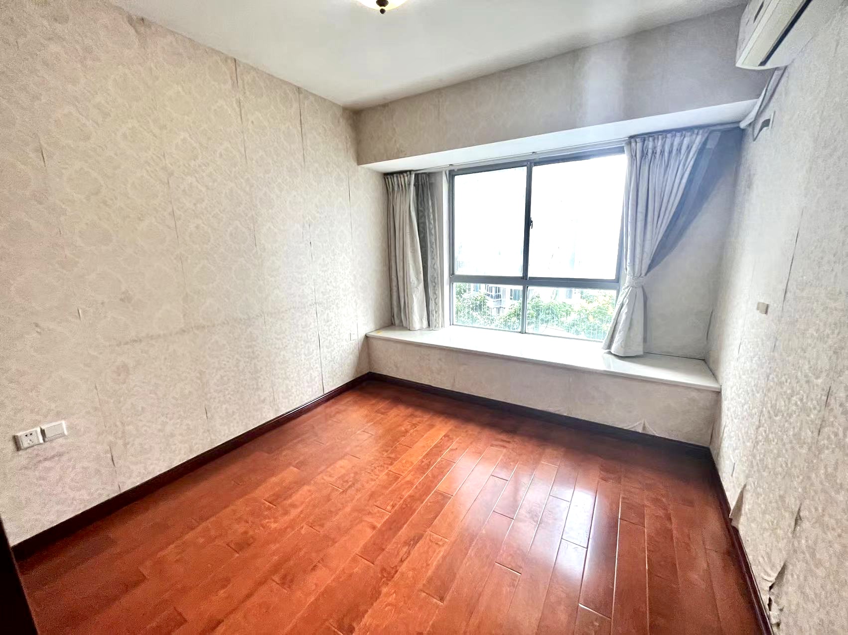 丽景滨江  5室2厅2卫    142.0万室内图