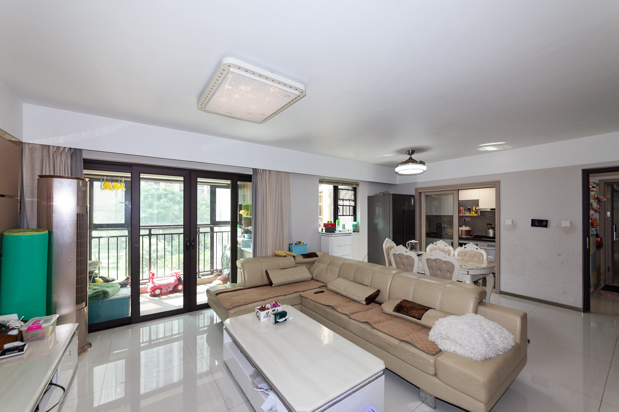 时代倾城三期 3室2厅2卫 112.0万 时代倾城三期 3室2厅2卫 112.0万客厅