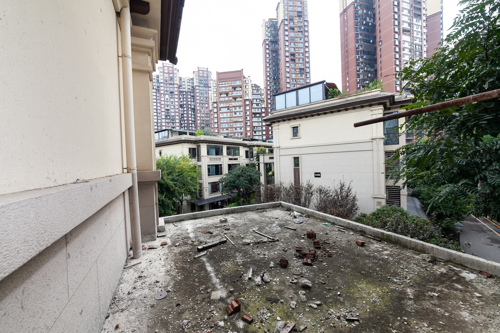龙湖璟宸原著（龙湖紫宸）  7室3厅5卫   520.00万阳台