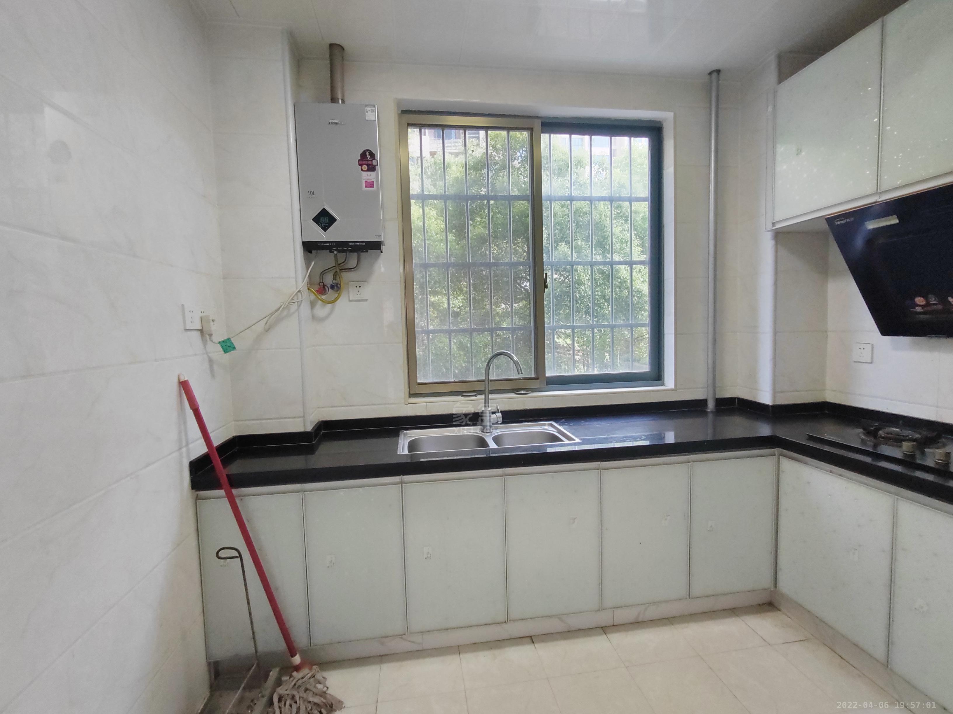 金质颐园  3室2厅2卫   59.80万 金质颐园  3室2厅2卫   59.80万室内图