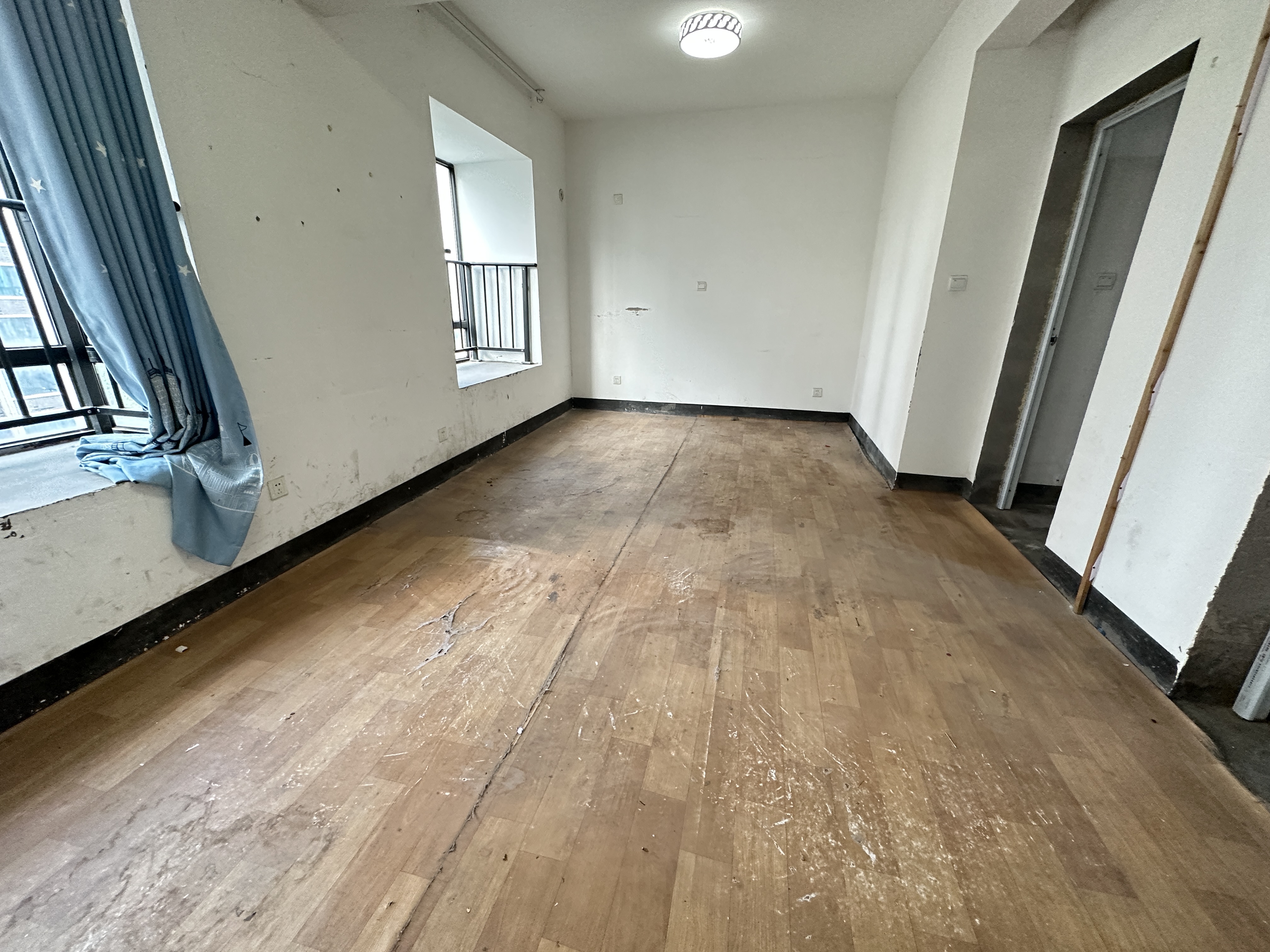 龙腾国际 3室2厅1卫 64.0万 龙腾国际 3室2厅1卫 64.0万室内图