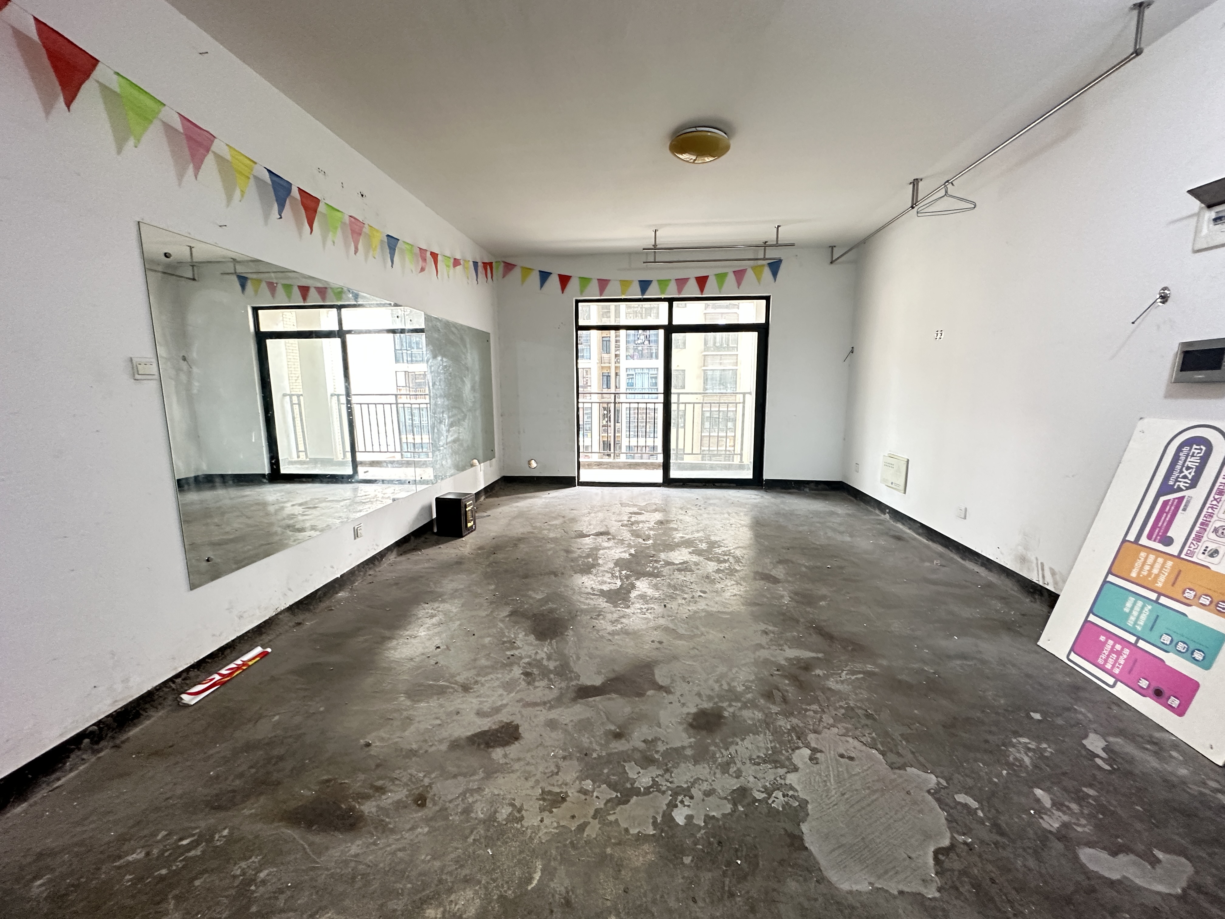 龙腾国际 3室2厅1卫 64.0万 龙腾国际 3室2厅1卫 64.0万室内图