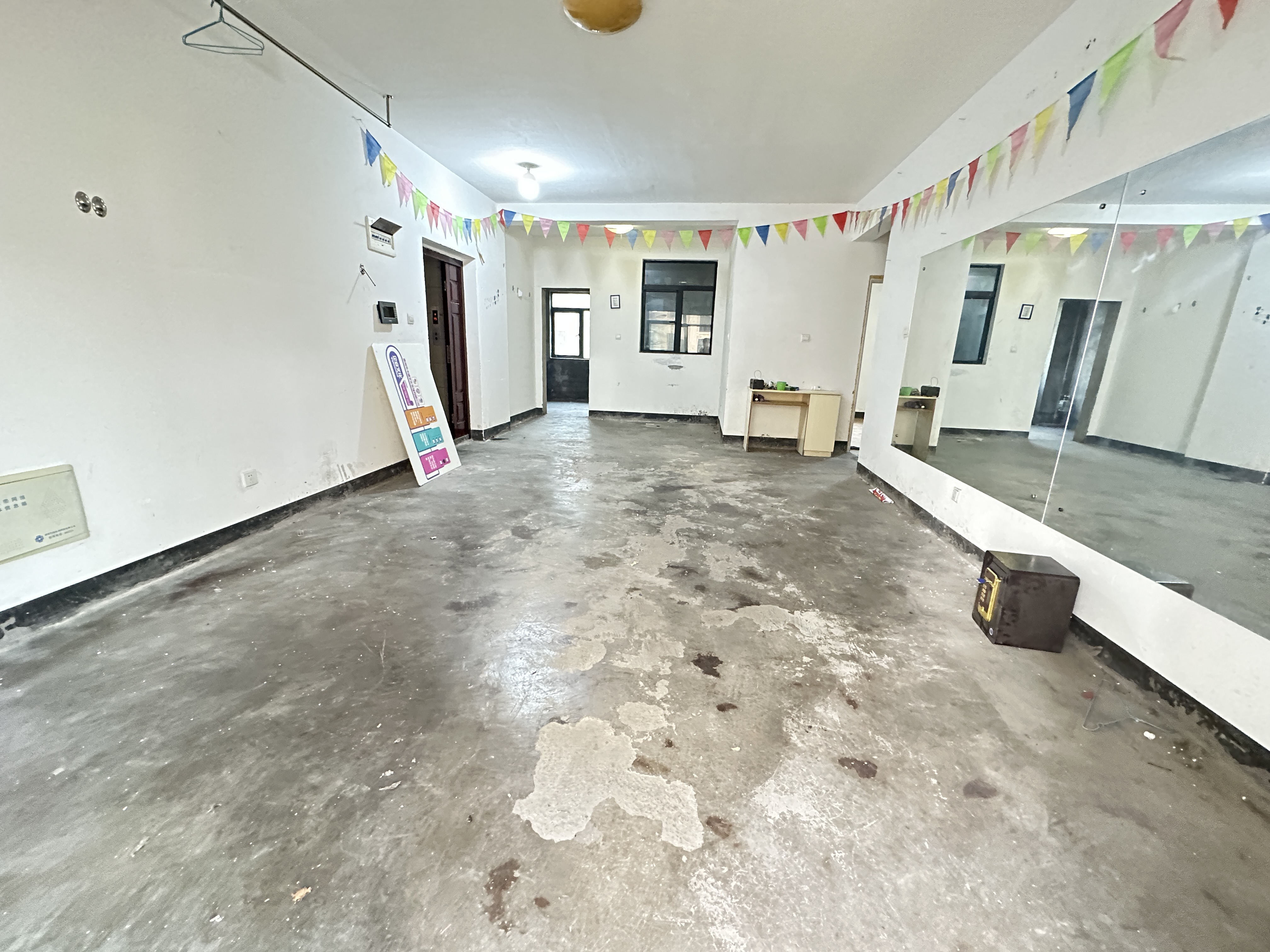 龙腾国际 3室2厅1卫 64.0万 龙腾国际 3室2厅1卫 64.0万室内图