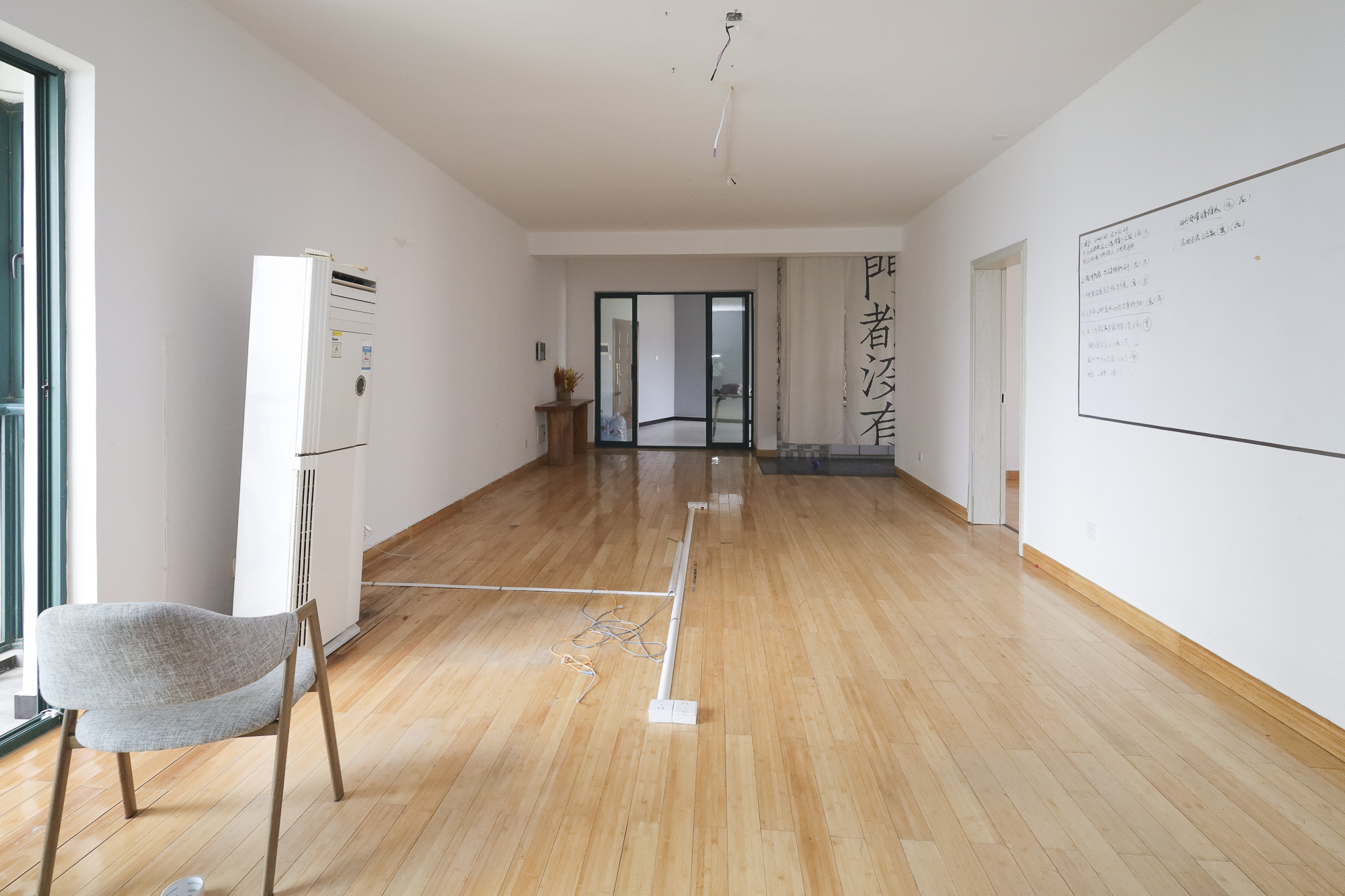 滨江金座 3室2厅2卫 125.0万 滨江金座 3室2厅2卫 125.0万客厅