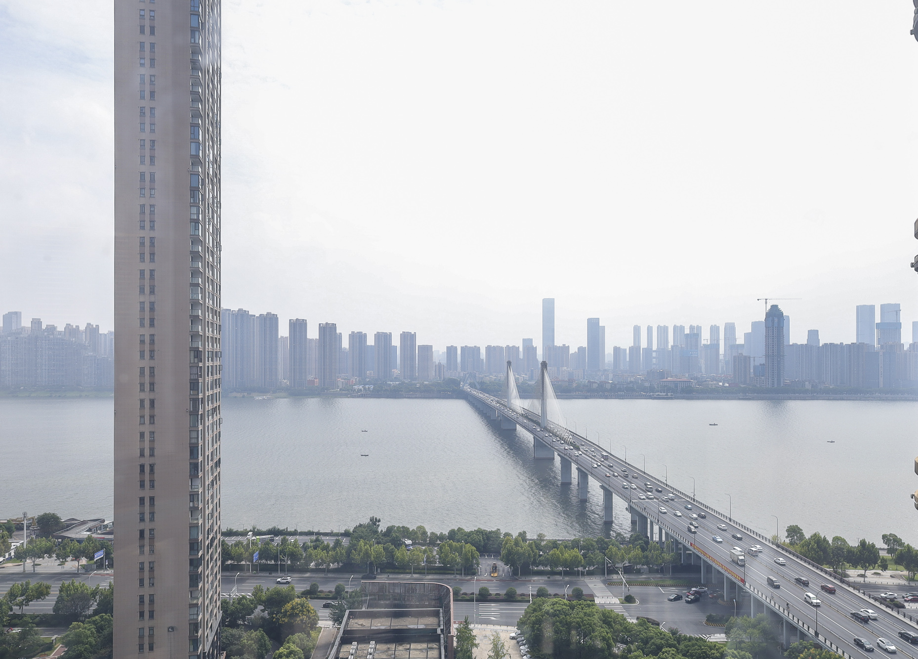 滨江金座  3室2厅2卫   140.00万其他