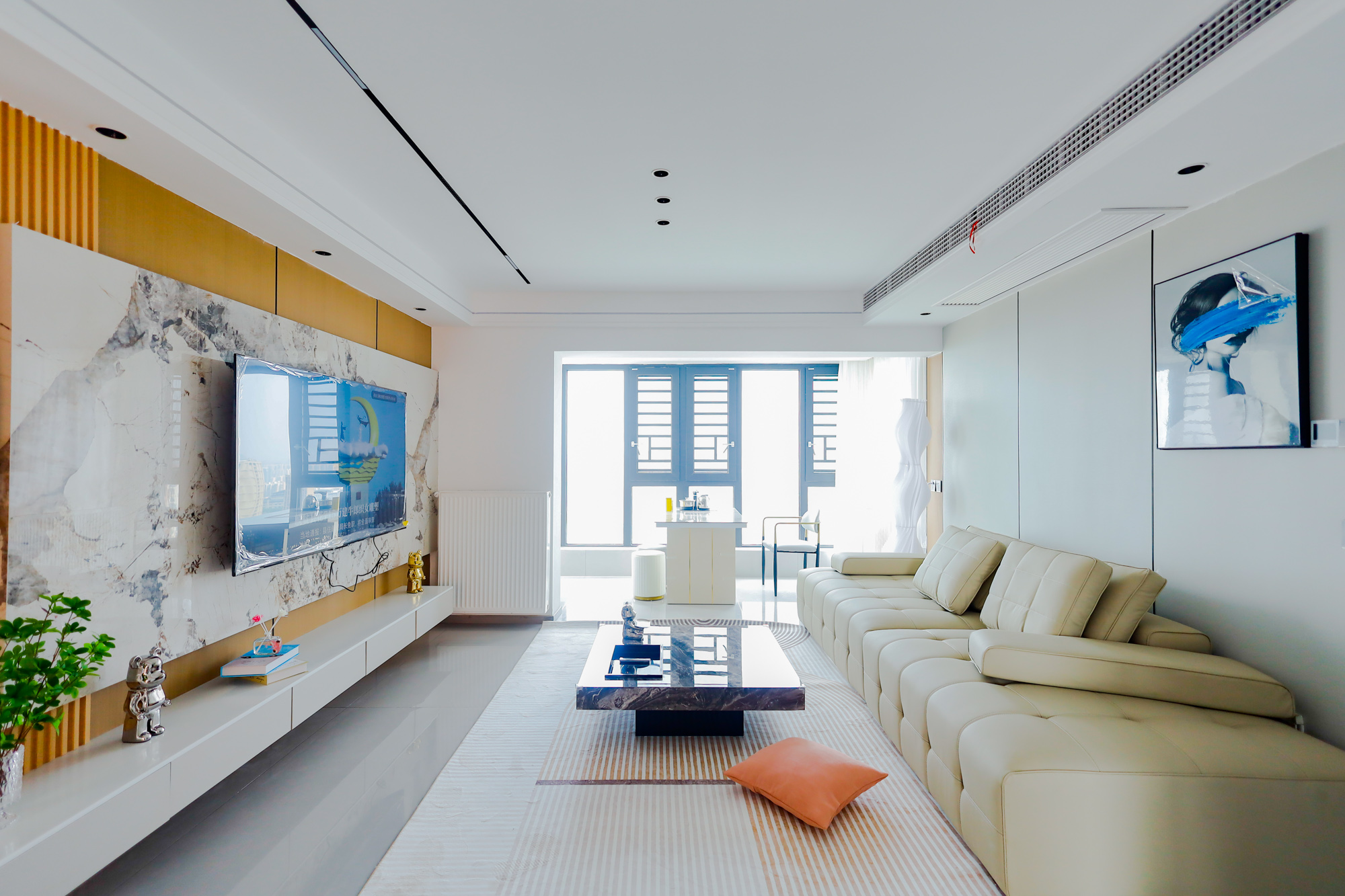 上海城小区 3室2厅 162.00万