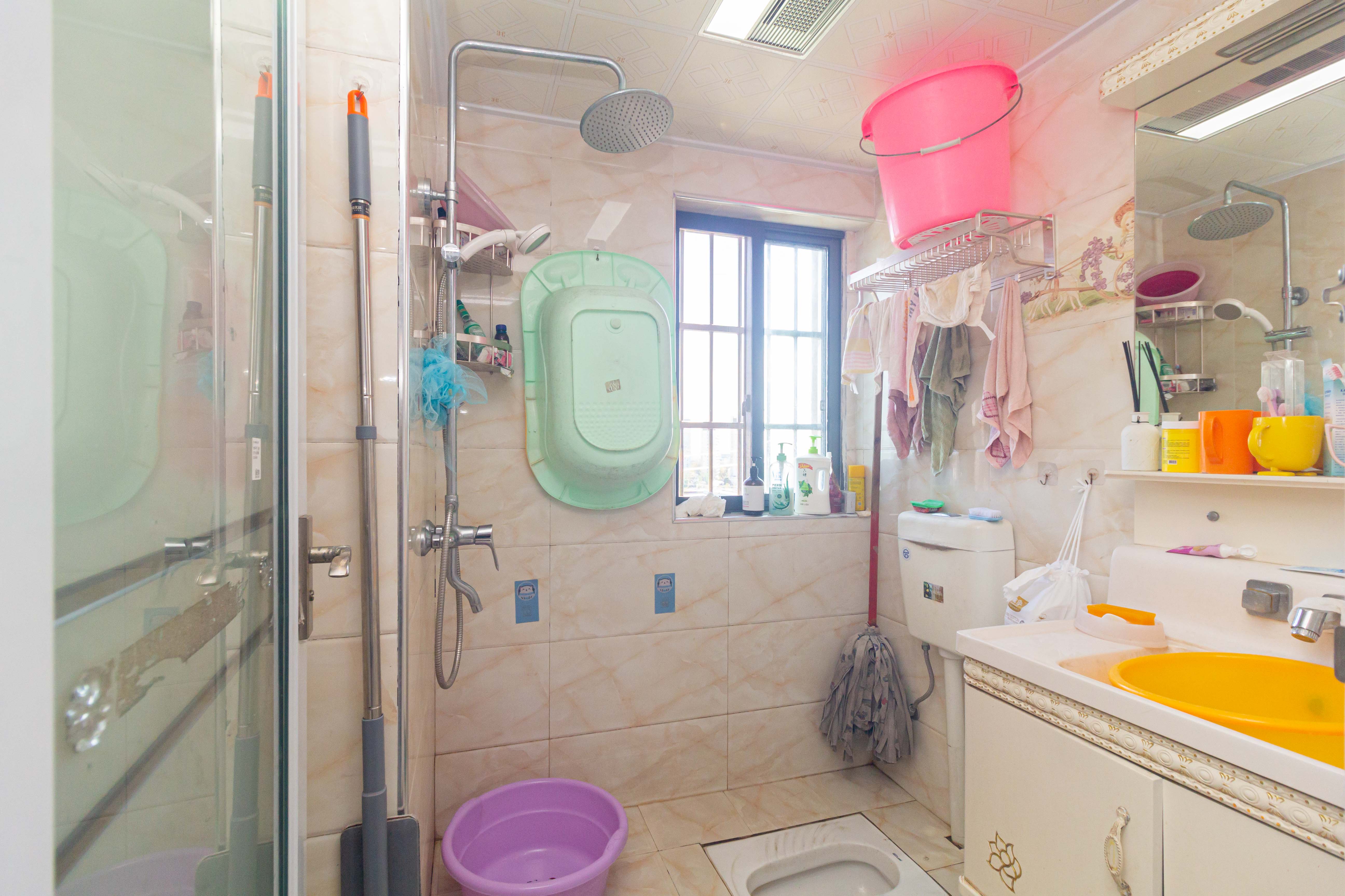 高林仕家 3室2厅1卫 88.0万 高林仕家 3室2厅1卫 88.0万卫生间