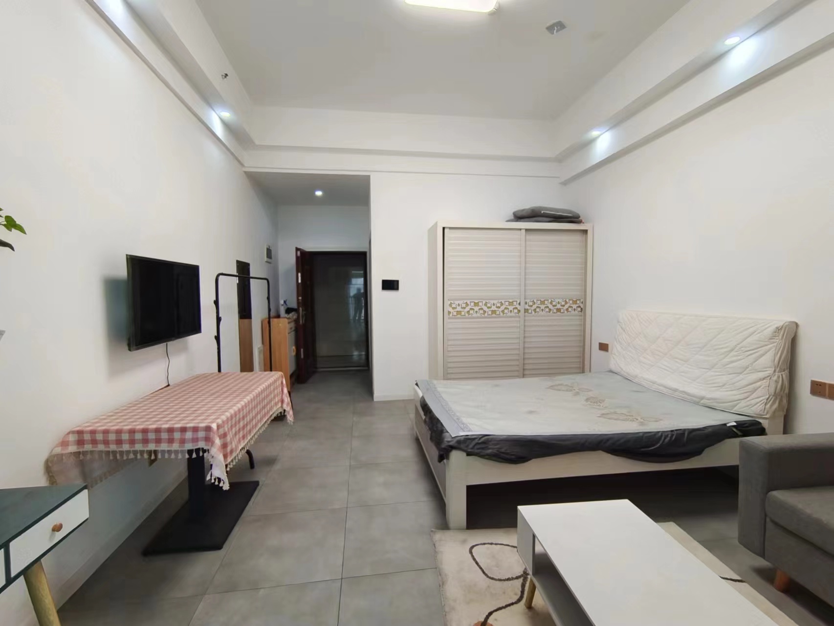 流金岁月-华晨国际 1室1厅1卫 33.8万 流金岁月-华晨国际 1室1厅1卫 33.8万室内图