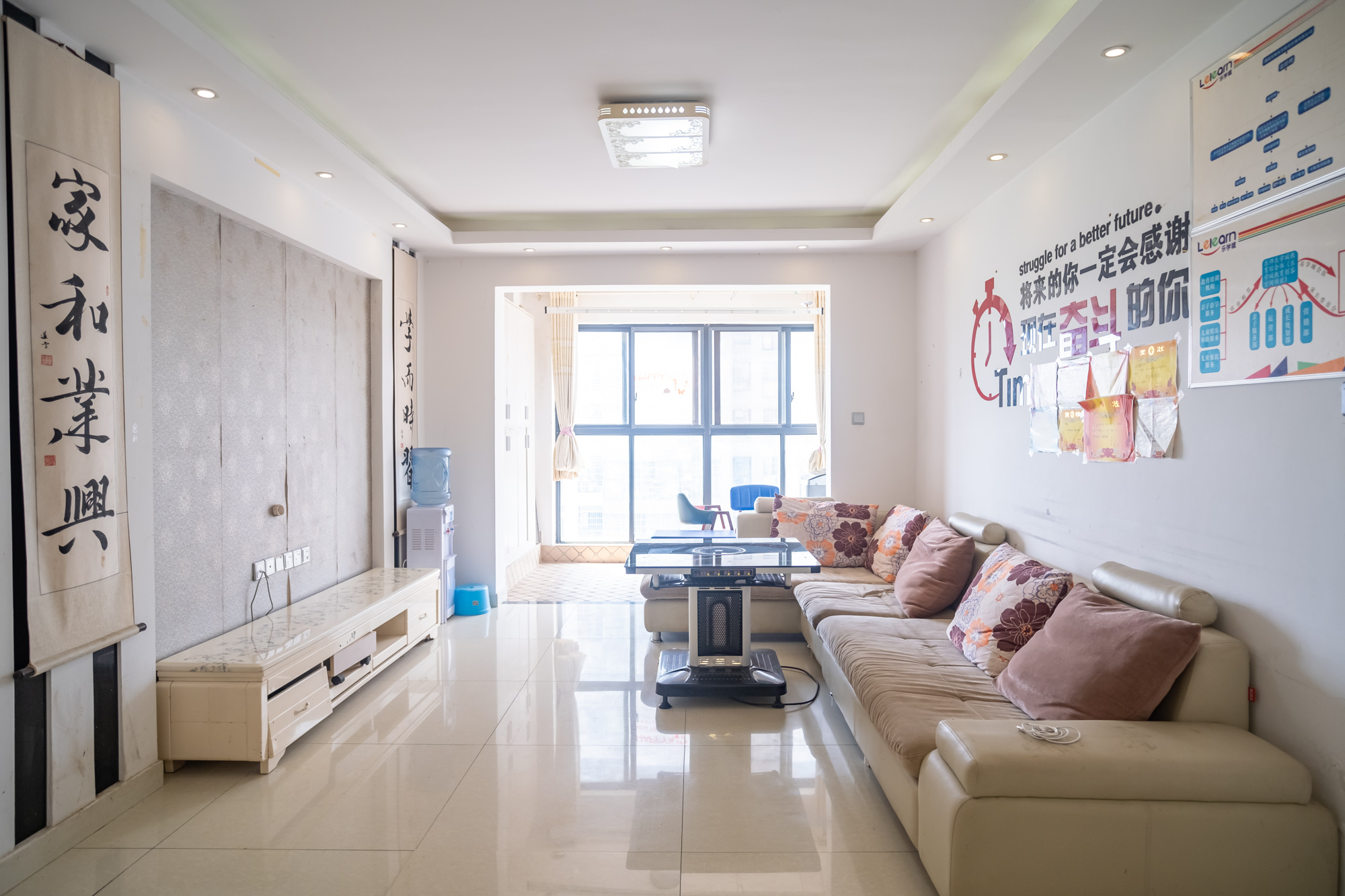 花样年华  4室2厅1卫    81.8万 花样年华  4室2厅1卫    81.8万客厅