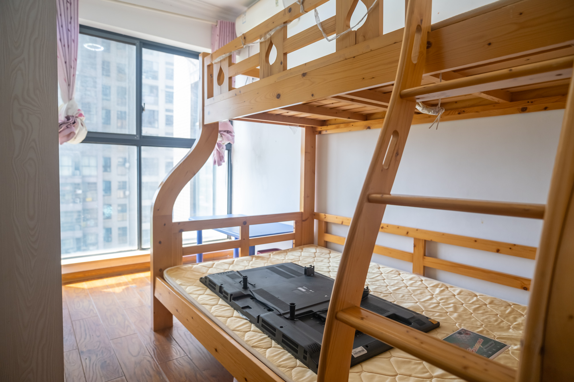 花样年华  4室2厅1卫    81.8万 花样年华  4室2厅1卫    81.8万卧室