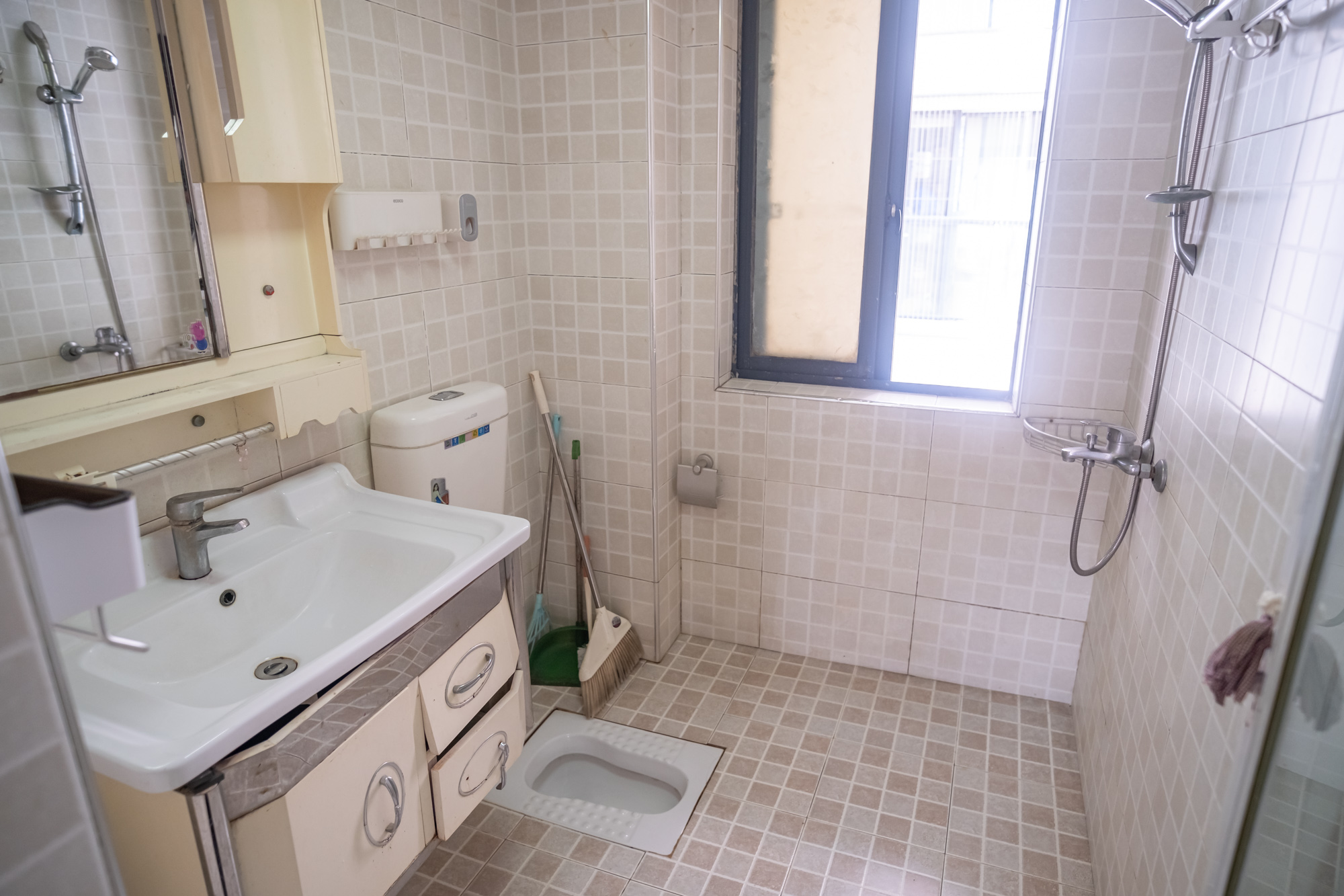 花样年华  4室2厅1卫    81.8万 花样年华  4室2厅1卫    81.8万卫生间