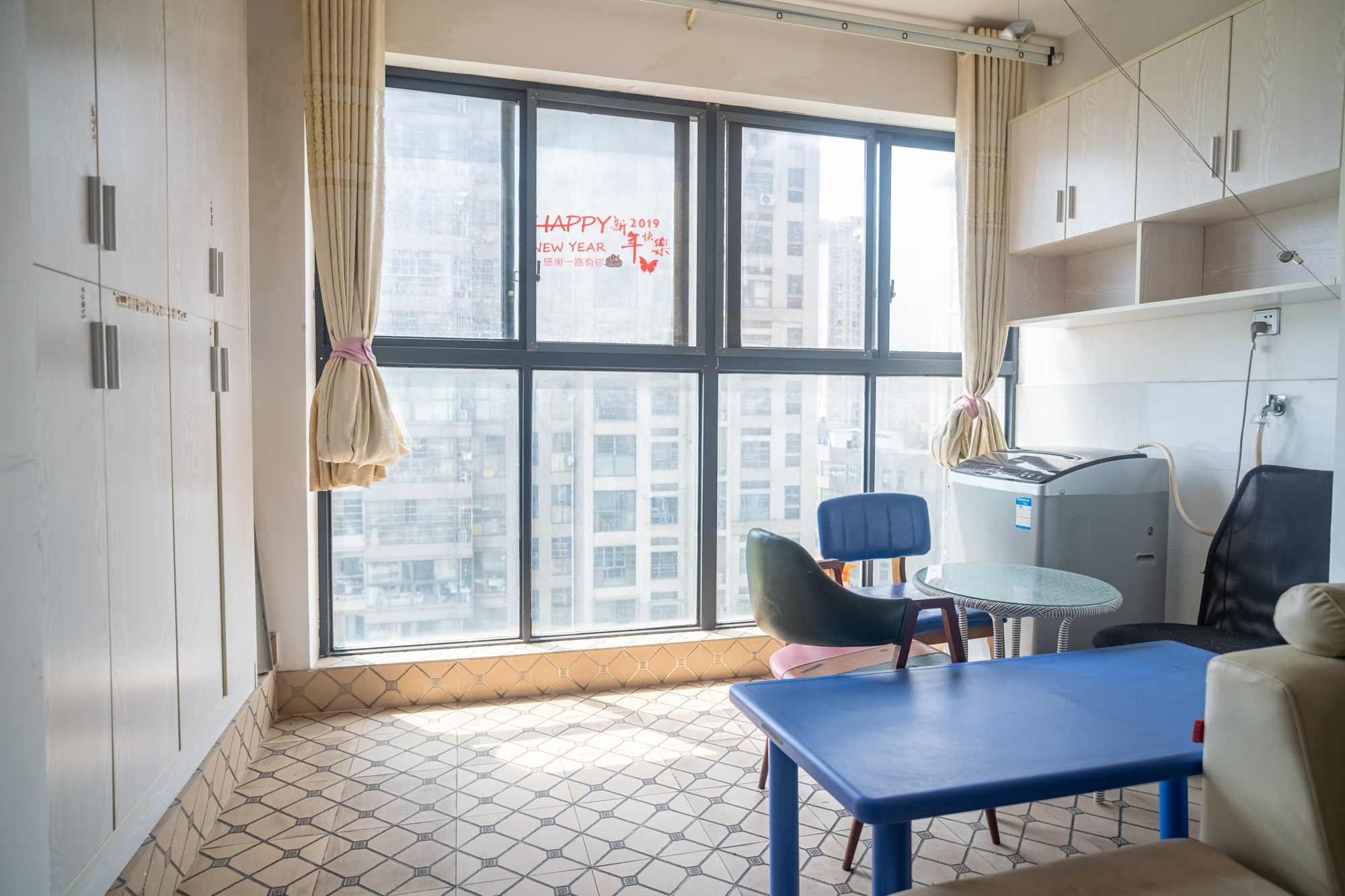 花样年华  4室2厅1卫    81.8万 花样年华  4室2厅1卫    81.8万阳台