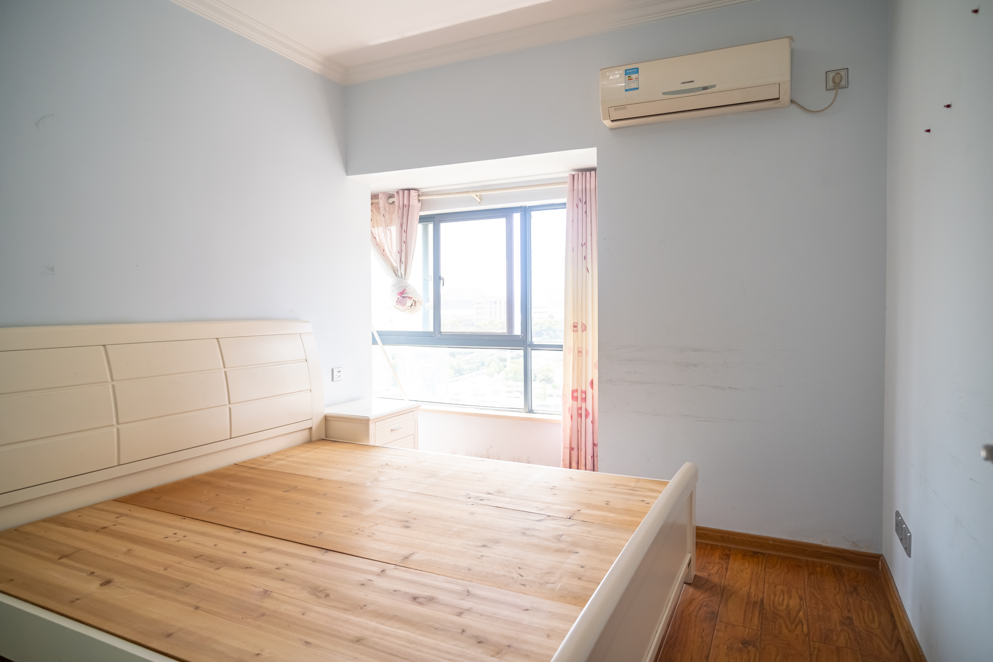 花样年华  4室2厅1卫    81.8万 花样年华  4室2厅1卫    81.8万卧室